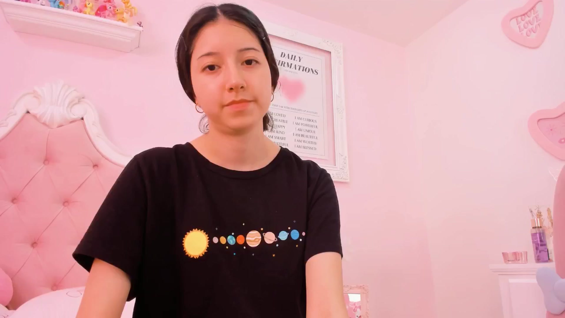 Gallery image thumbnail from Cherrycute666's myfreecams stream on, 02/10/2025, 24:03 image 2 of 20