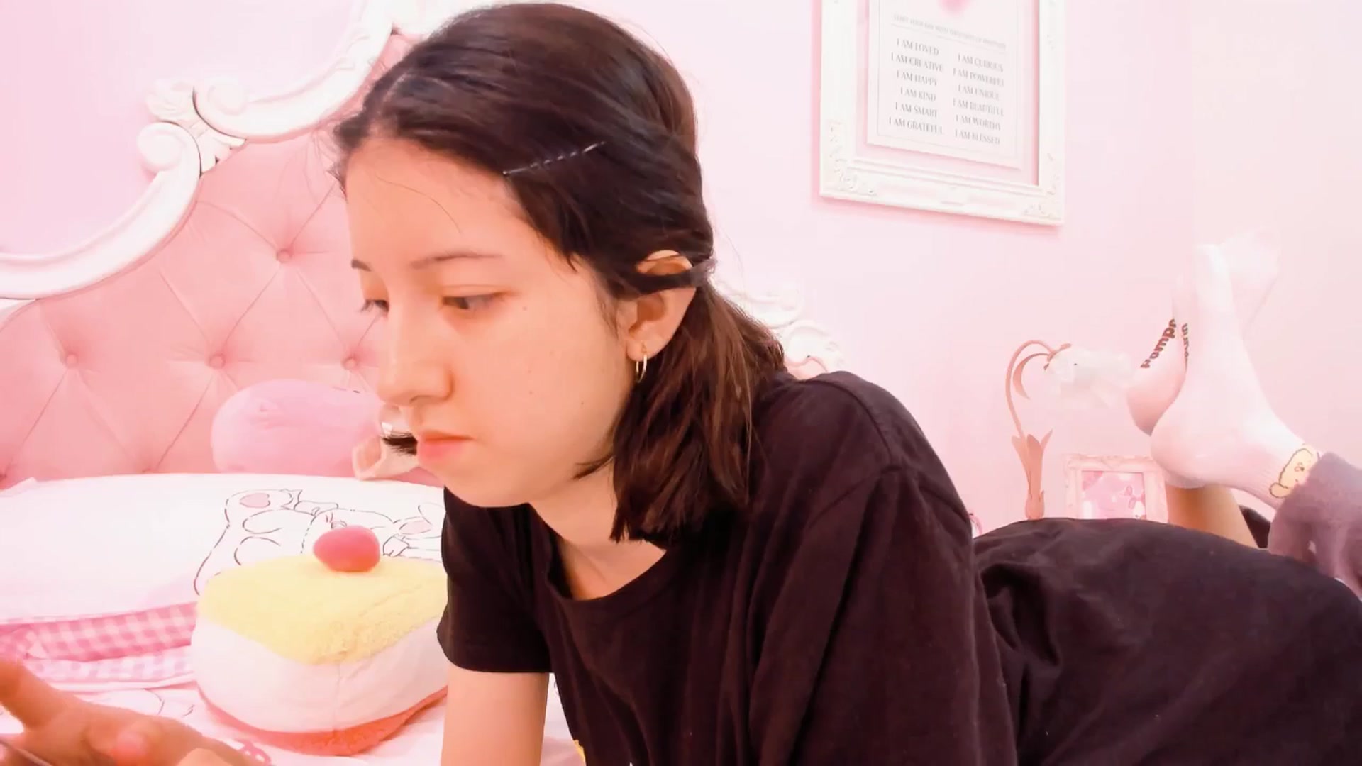 Gallery image thumbnail from Cherrycute666's myfreecams stream on, 02/10/2025, 24:03 image 11 of 20