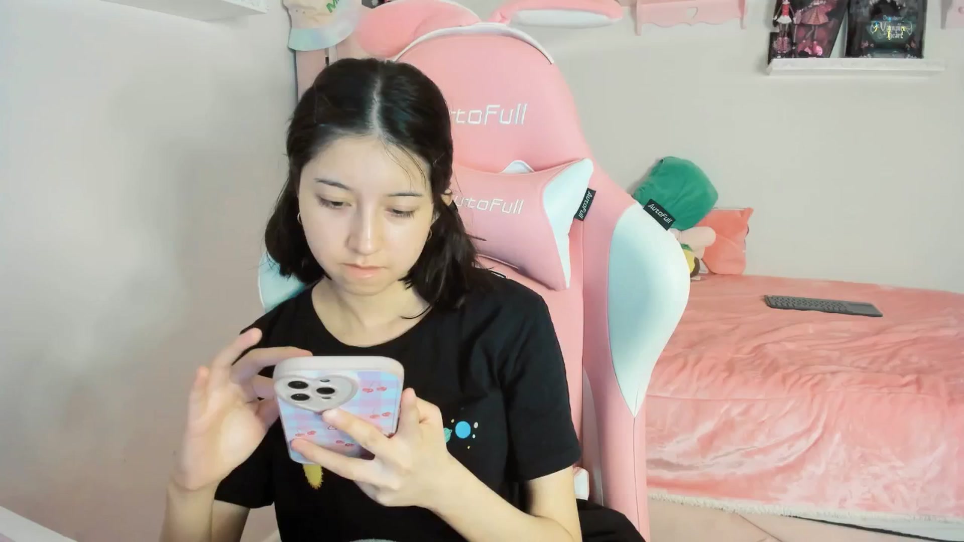 Gallery image thumbnail from Cherrycute666's myfreecams stream on, 02/10/2025, 24:54 image 20 of 20