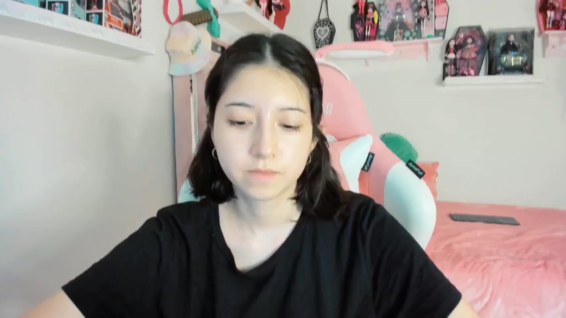 Gallery image thumbnail from Cherrycute666's myfreecams stream on, 02/10/2025, 24:54 image 2 of 20