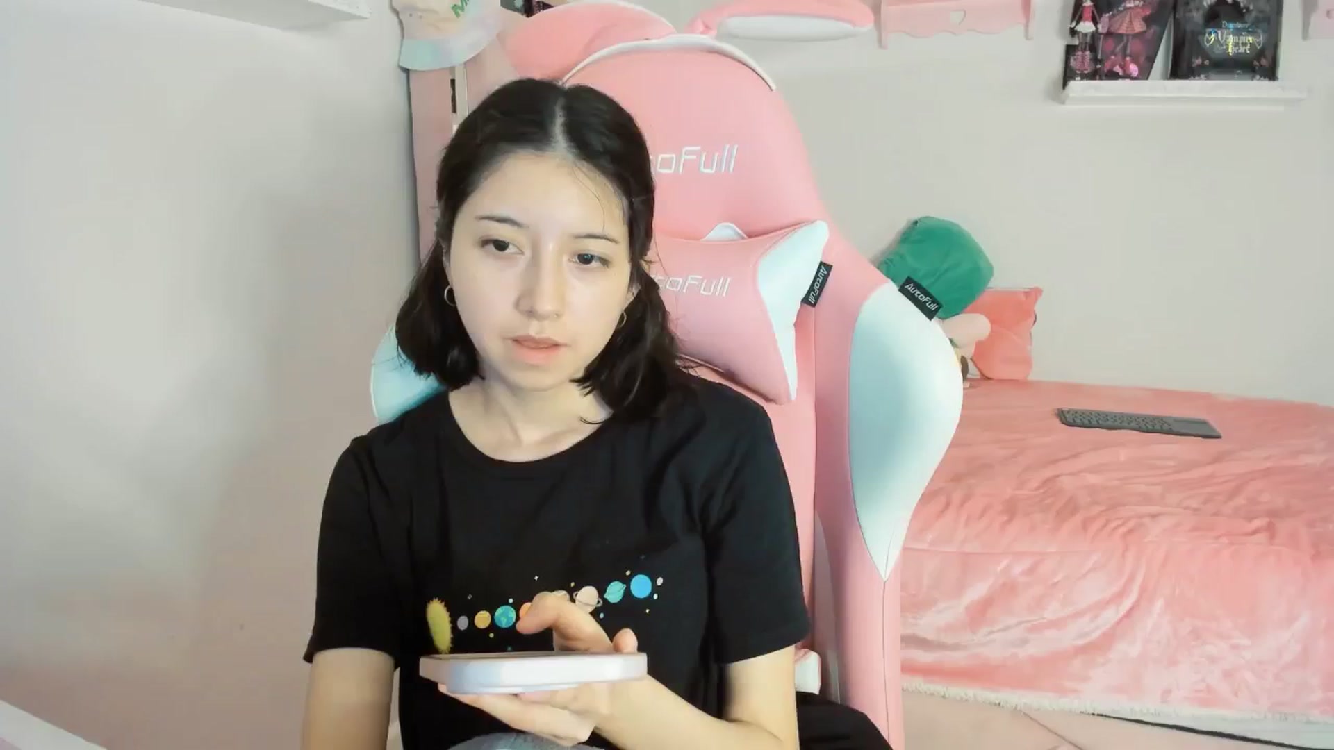 Gallery image thumbnail from Cherrycute666's myfreecams stream on, 02/10/2025, 24:54 image 18 of 20