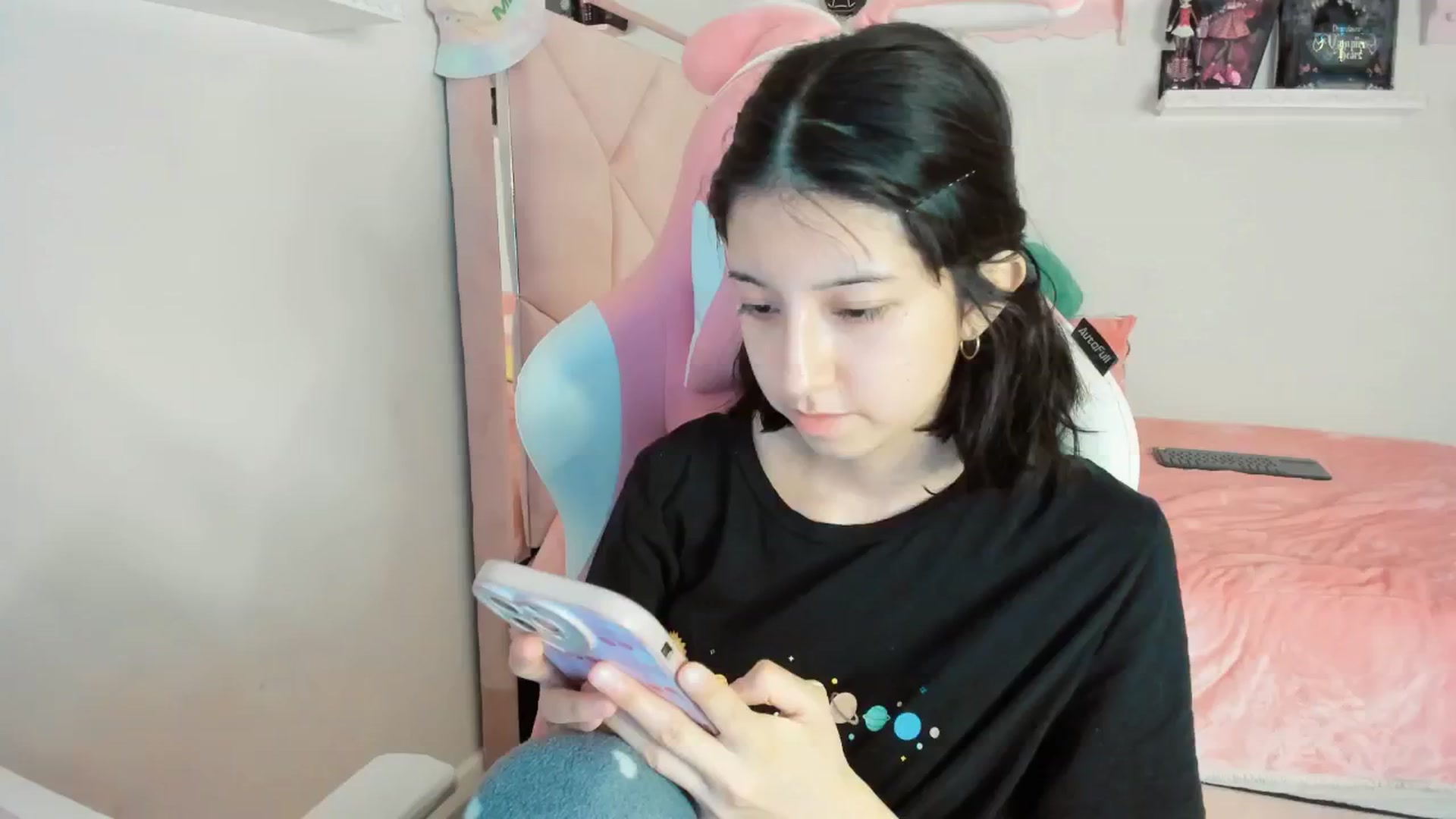 Gallery image thumbnail from Cherrycute666's myfreecams stream on, 02/10/2025, 24:54 image 15 of 20