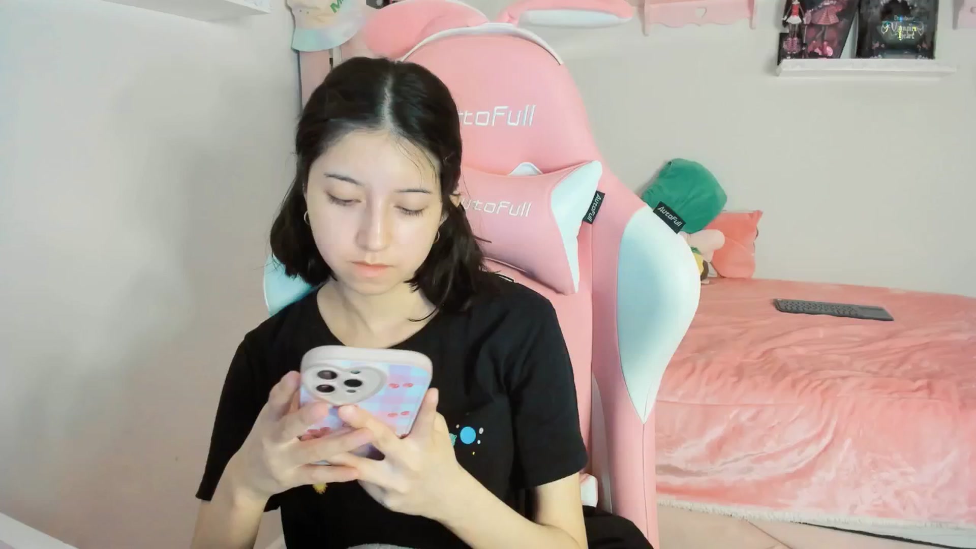 Gallery image thumbnail from Cherrycute666's myfreecams stream on, 02/10/2025, 24:54 image 19 of 20