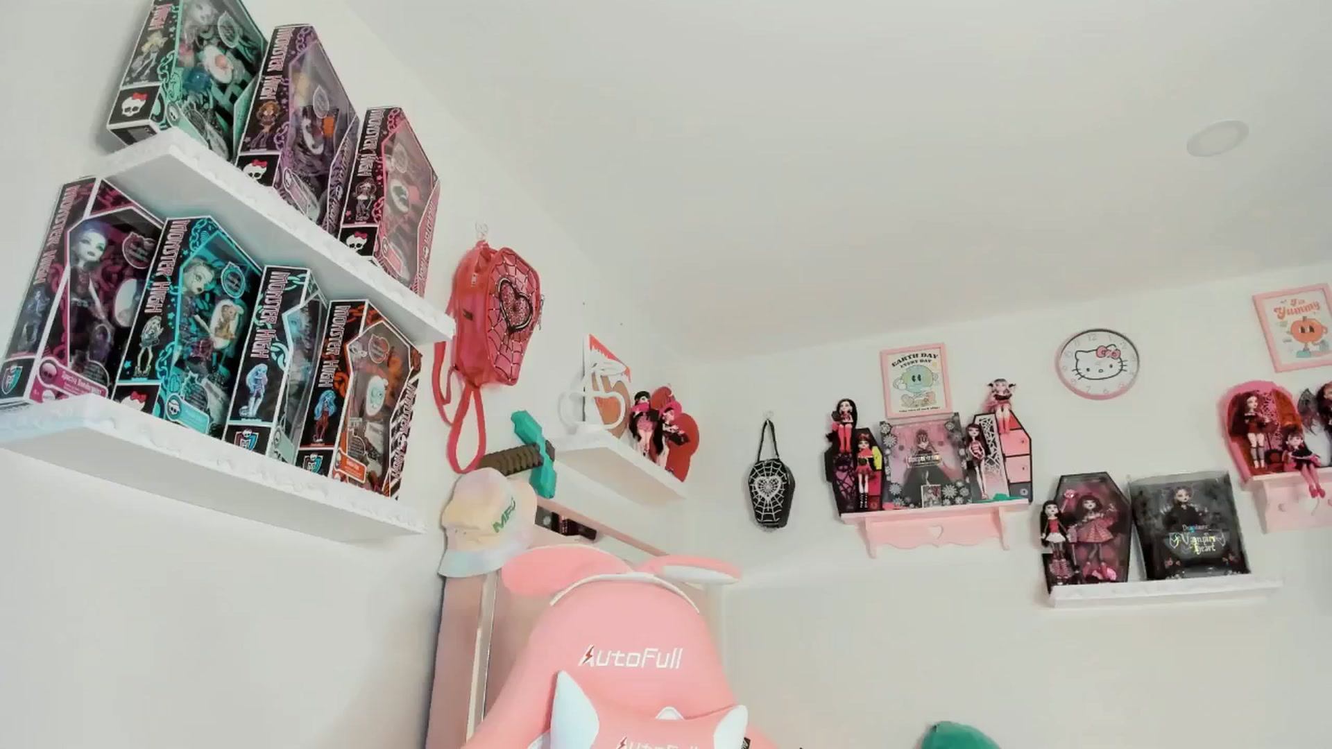 Gallery image thumbnail from Cherrycute666's myfreecams stream on, 02/10/2025, 02:40 image 1 of 20