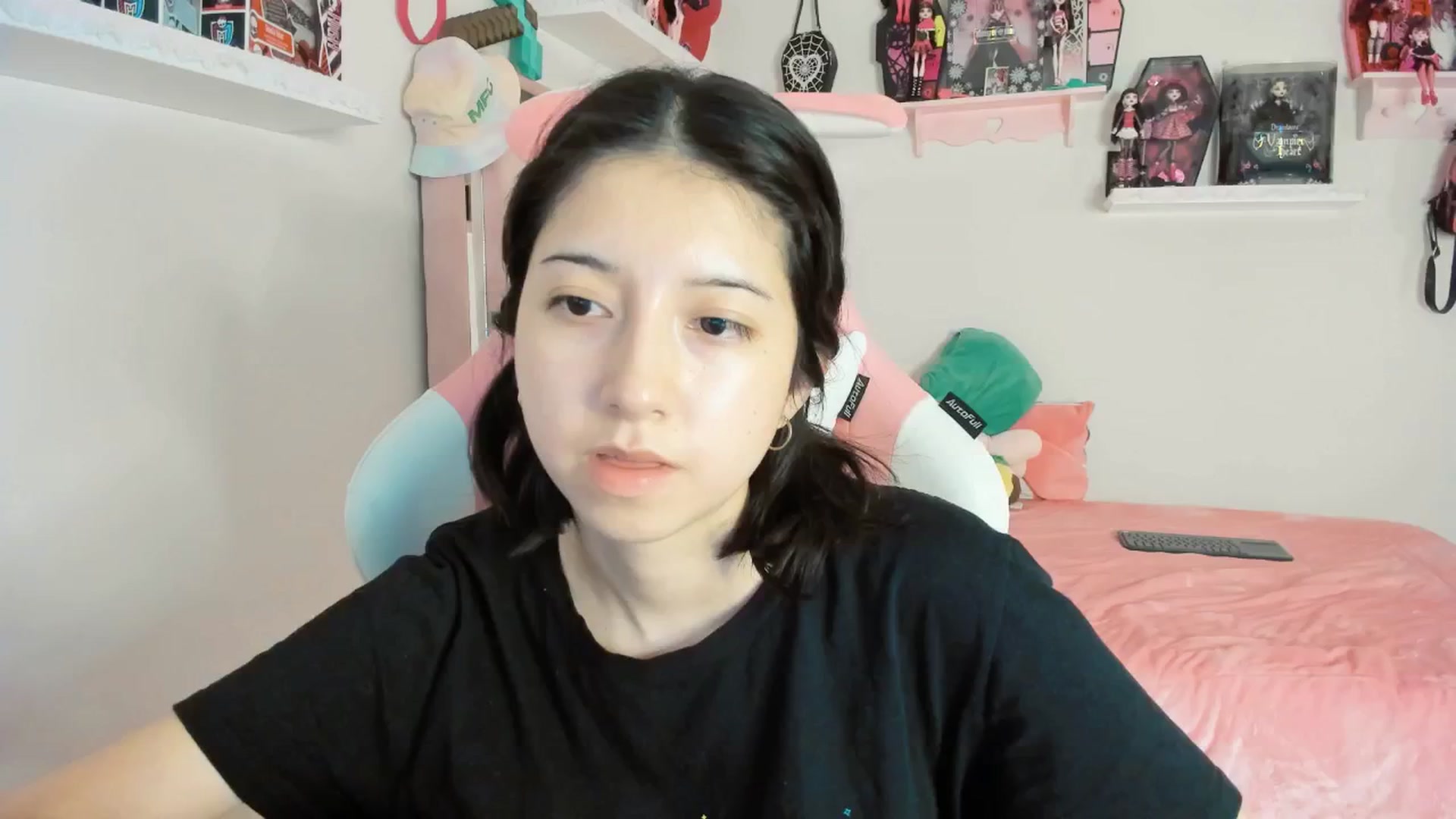 Gallery image thumbnail from Cherrycute666's myfreecams stream on, 02/10/2025, 02:40 image 12 of 20