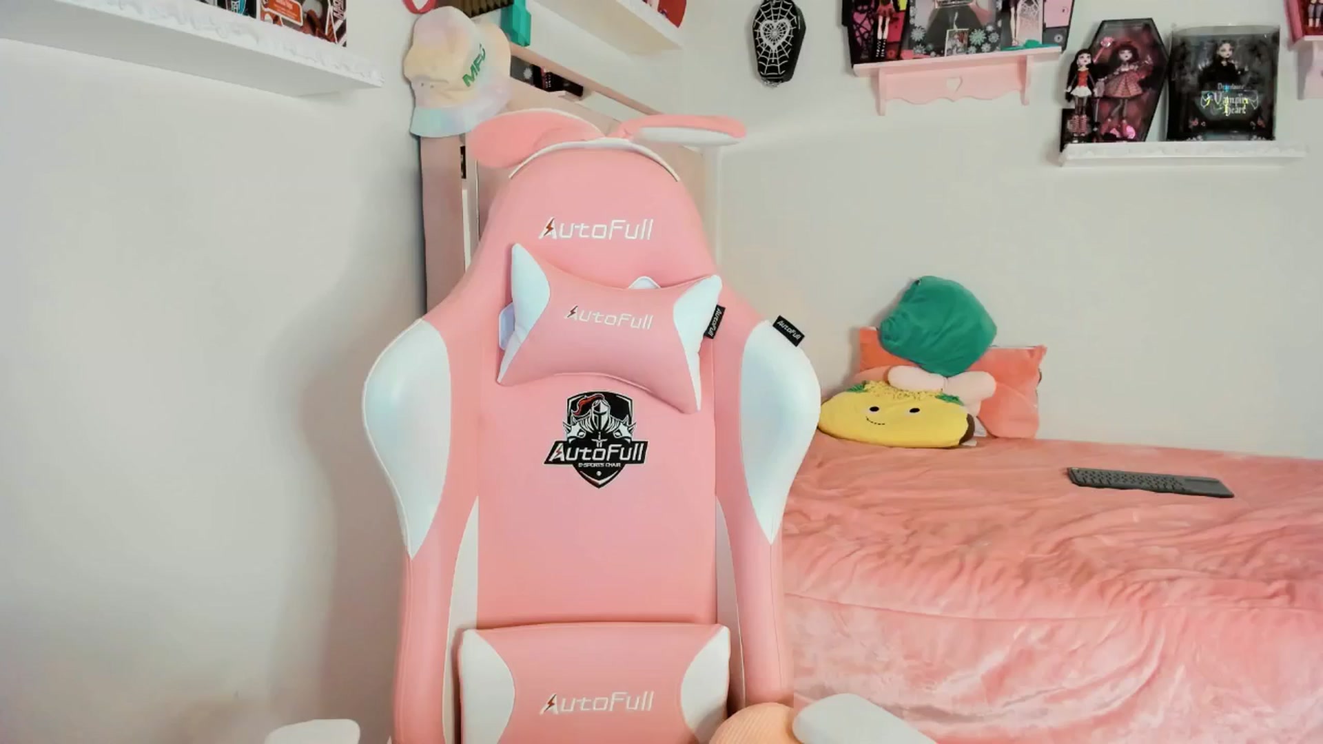 Gallery image thumbnail from Cherrycute666's myfreecams stream on, 02/10/2025, 02:40 image 4 of 20