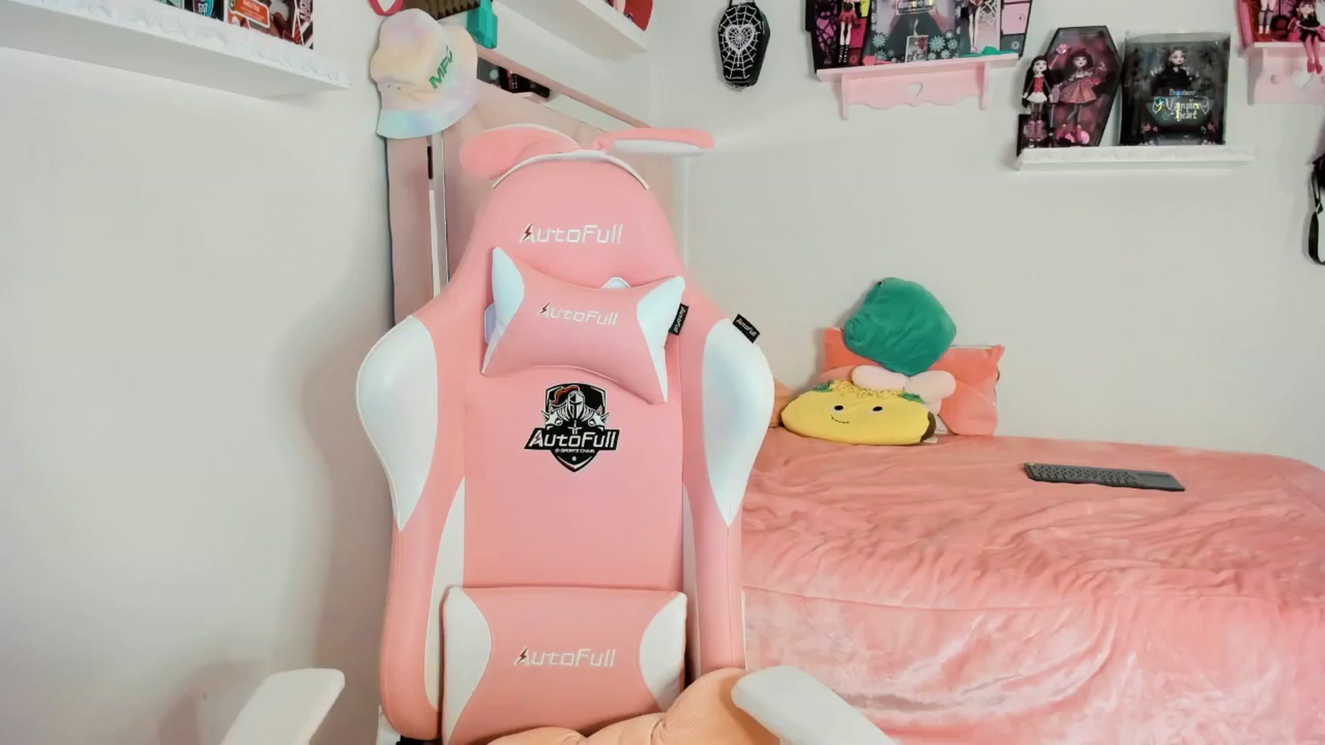 Gallery image thumbnail from Cherrycute666's myfreecams stream on, 02/10/2025, 02:40 image 7 of 20