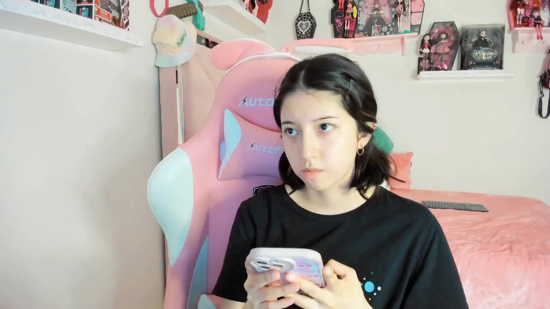 Gallery image thumbnail from Cherrycute666's myfreecams stream on, 02/10/2025, 02:40 image 10 of 20