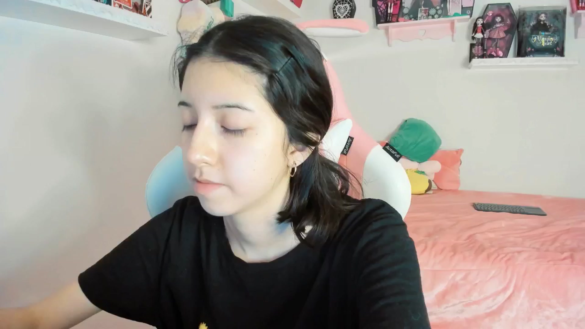 Gallery image thumbnail from Cherrycute666's myfreecams stream on, 02/10/2025, 02:40 image 3 of 20