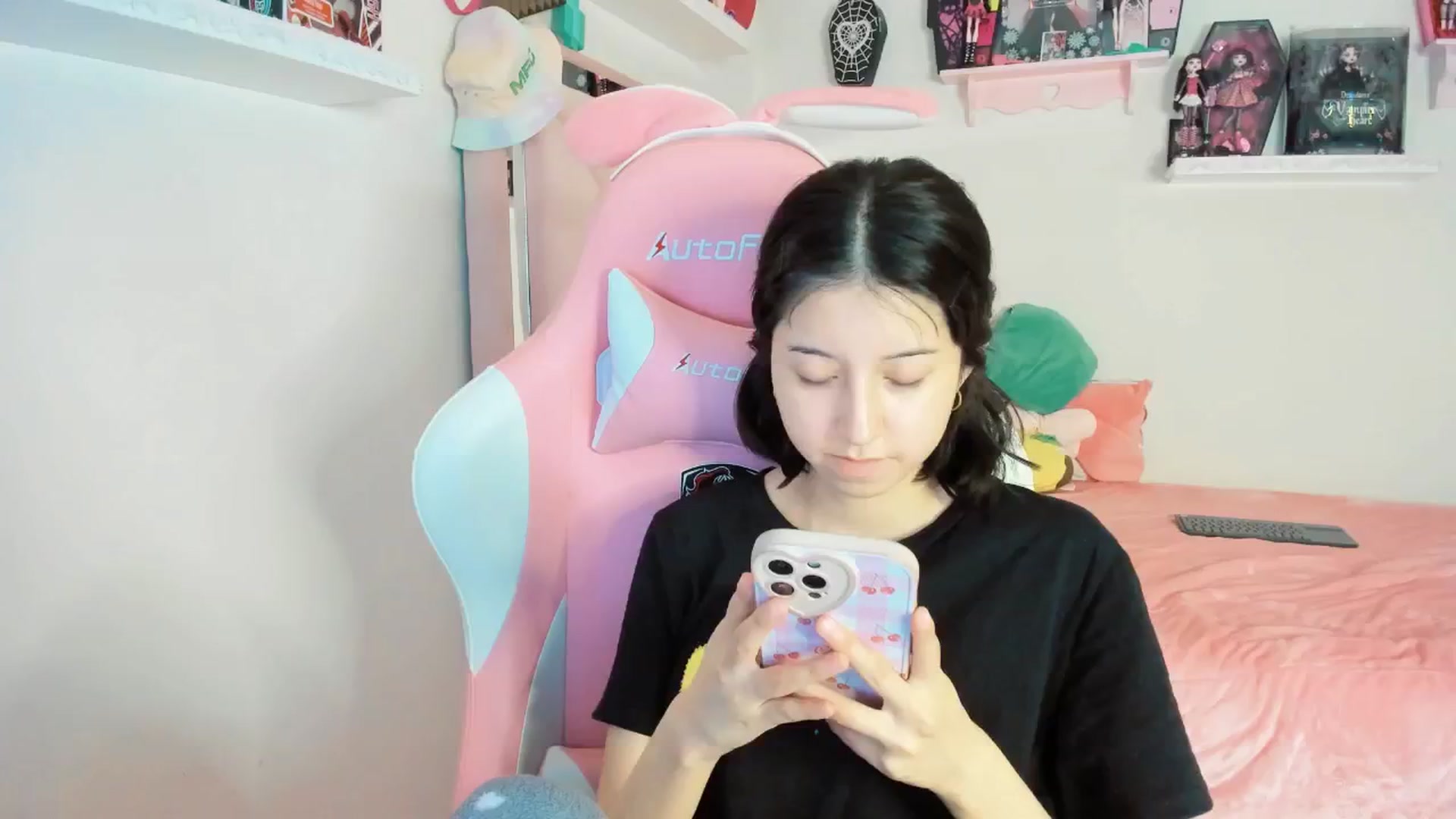 Gallery image thumbnail from Cherrycute666's myfreecams stream on, 02/10/2025, 02:40 image 2 of 20