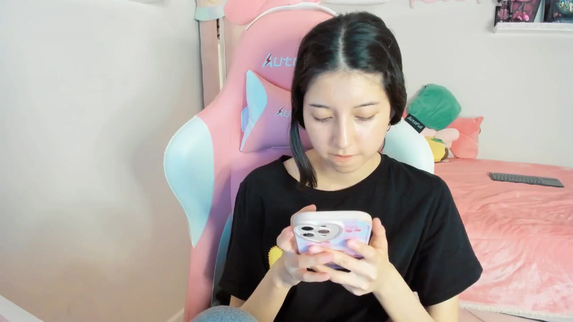 Gallery image thumbnail from Cherrycute666's myfreecams stream on, 02/10/2025, 06:19 image 20 of 20