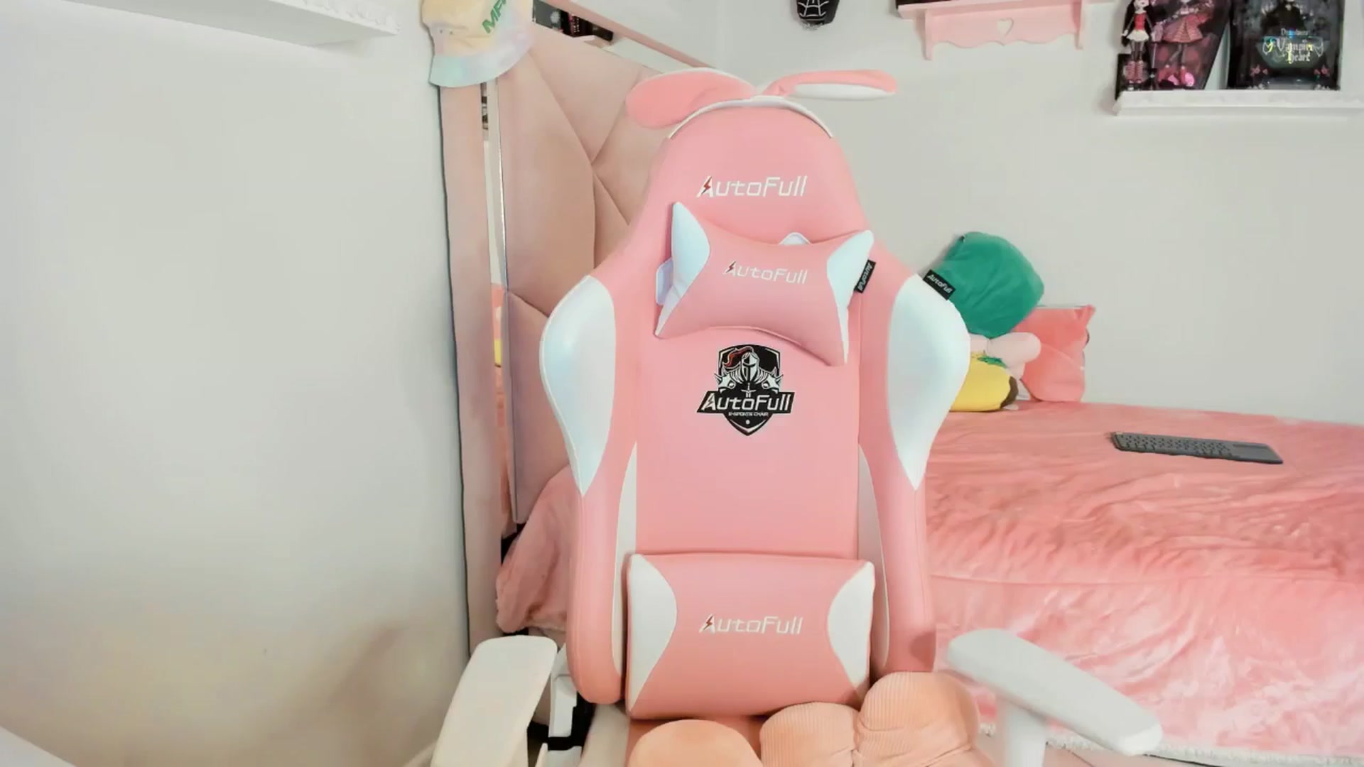 Gallery image thumbnail from Cherrycute666's myfreecams stream on, 02/10/2025, 06:19 image 15 of 20