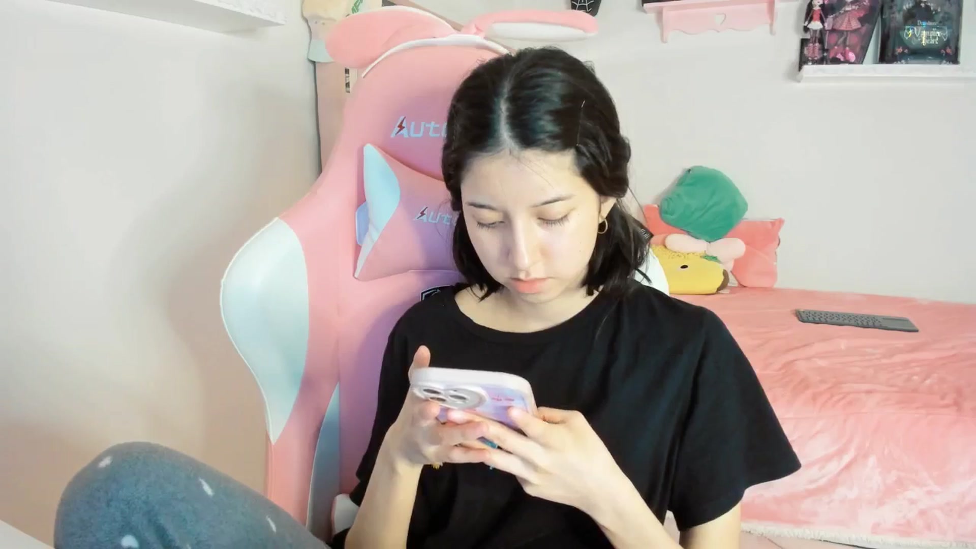 Gallery image thumbnail from Cherrycute666's myfreecams stream on, 02/10/2025, 06:19 image 16 of 20