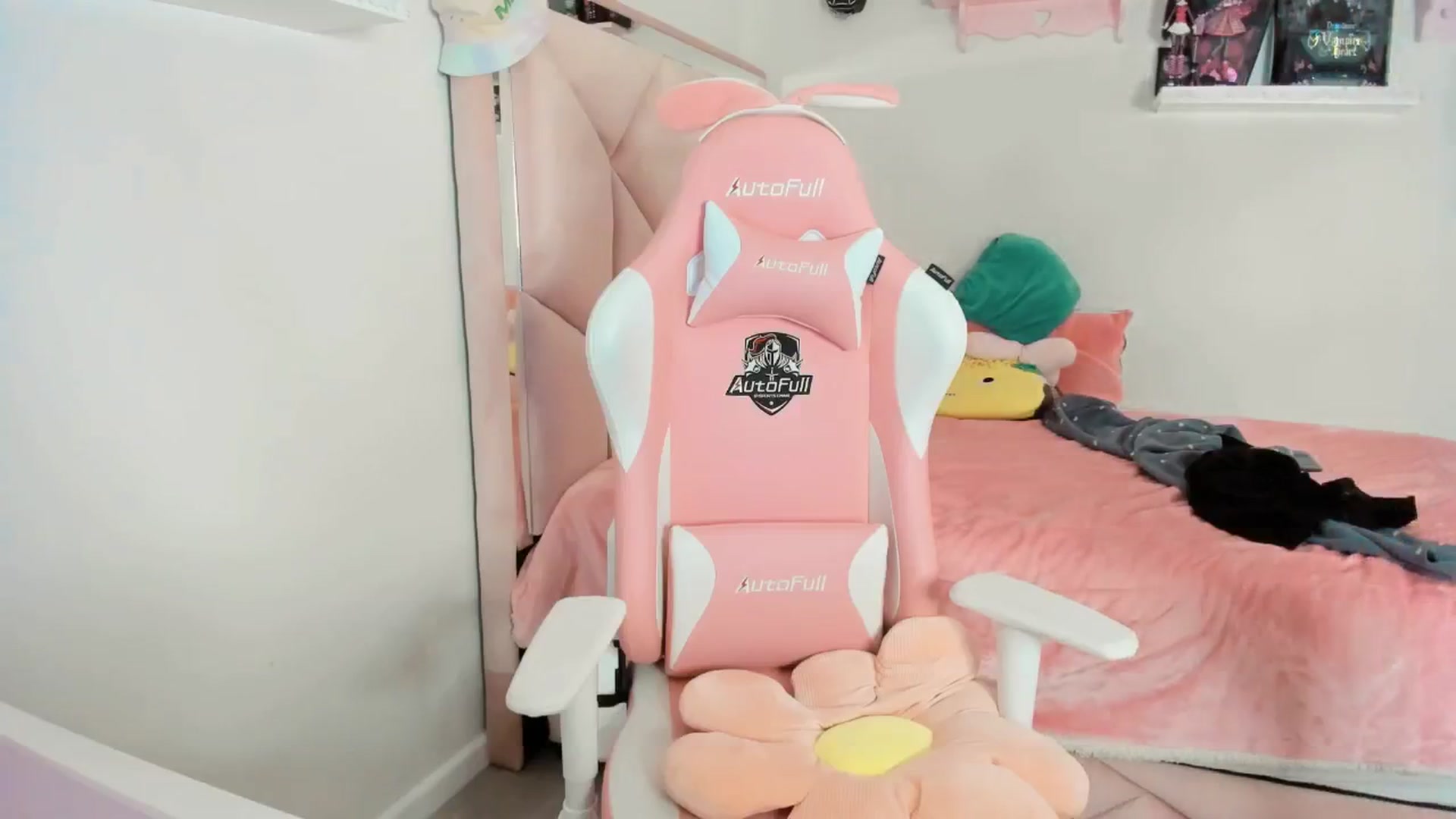 Gallery image thumbnail from Cherrycute666's myfreecams stream on, 02/10/2025, 06:19 image 13 of 20