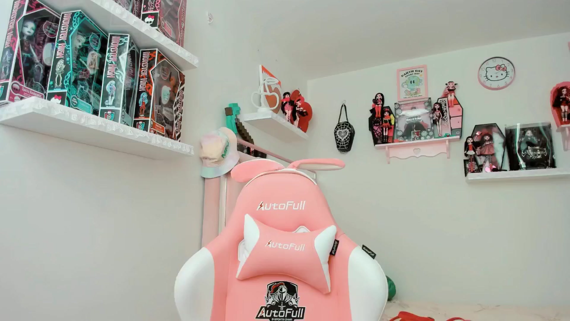 Gallery image thumbnail from Cherrycute666's myfreecams stream on, 02/11/2025, 17:50 image 19 of 20