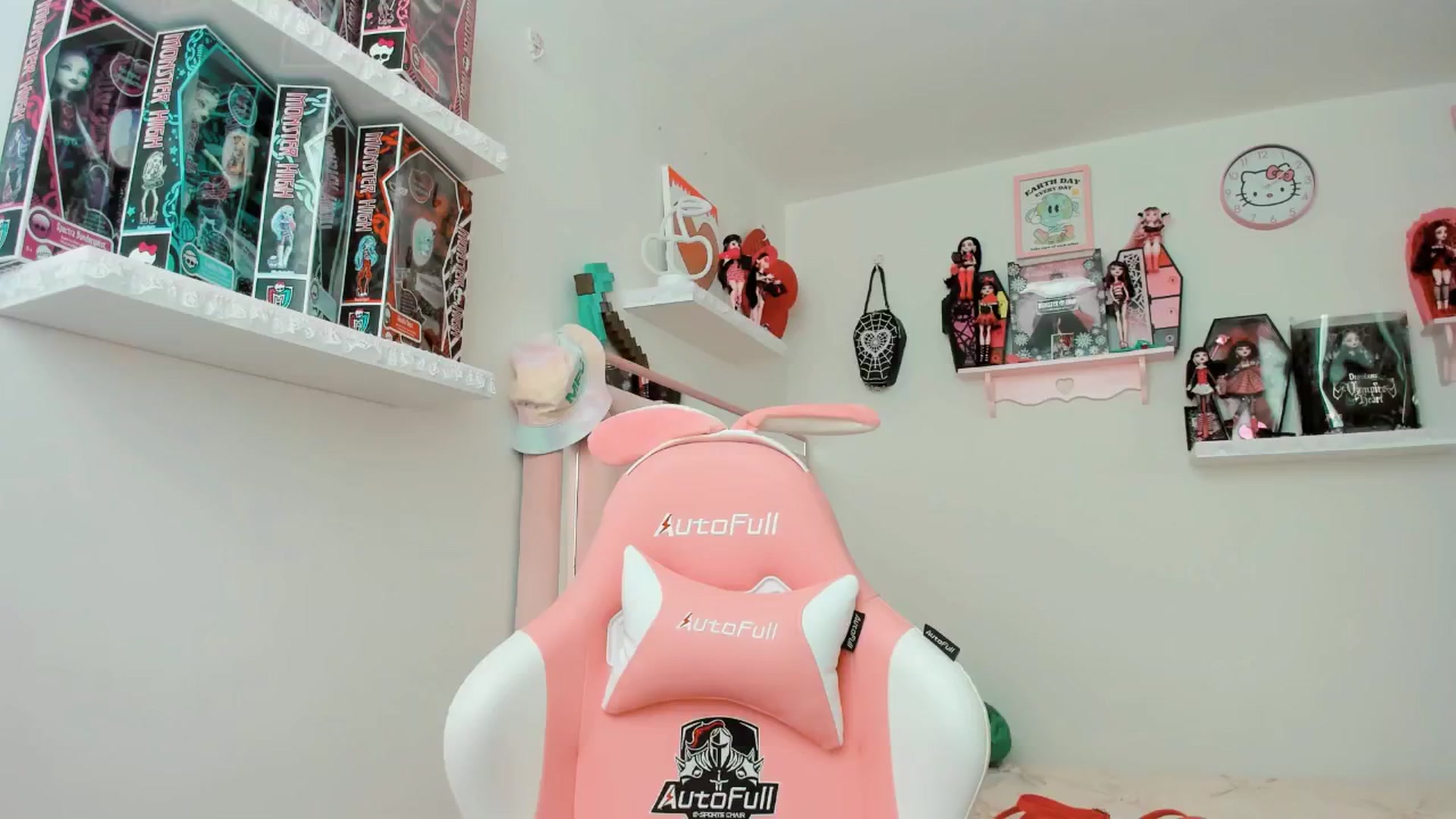 Gallery image thumbnail from Cherrycute666's myfreecams stream on, 02/11/2025, 17:50 image 18 of 20