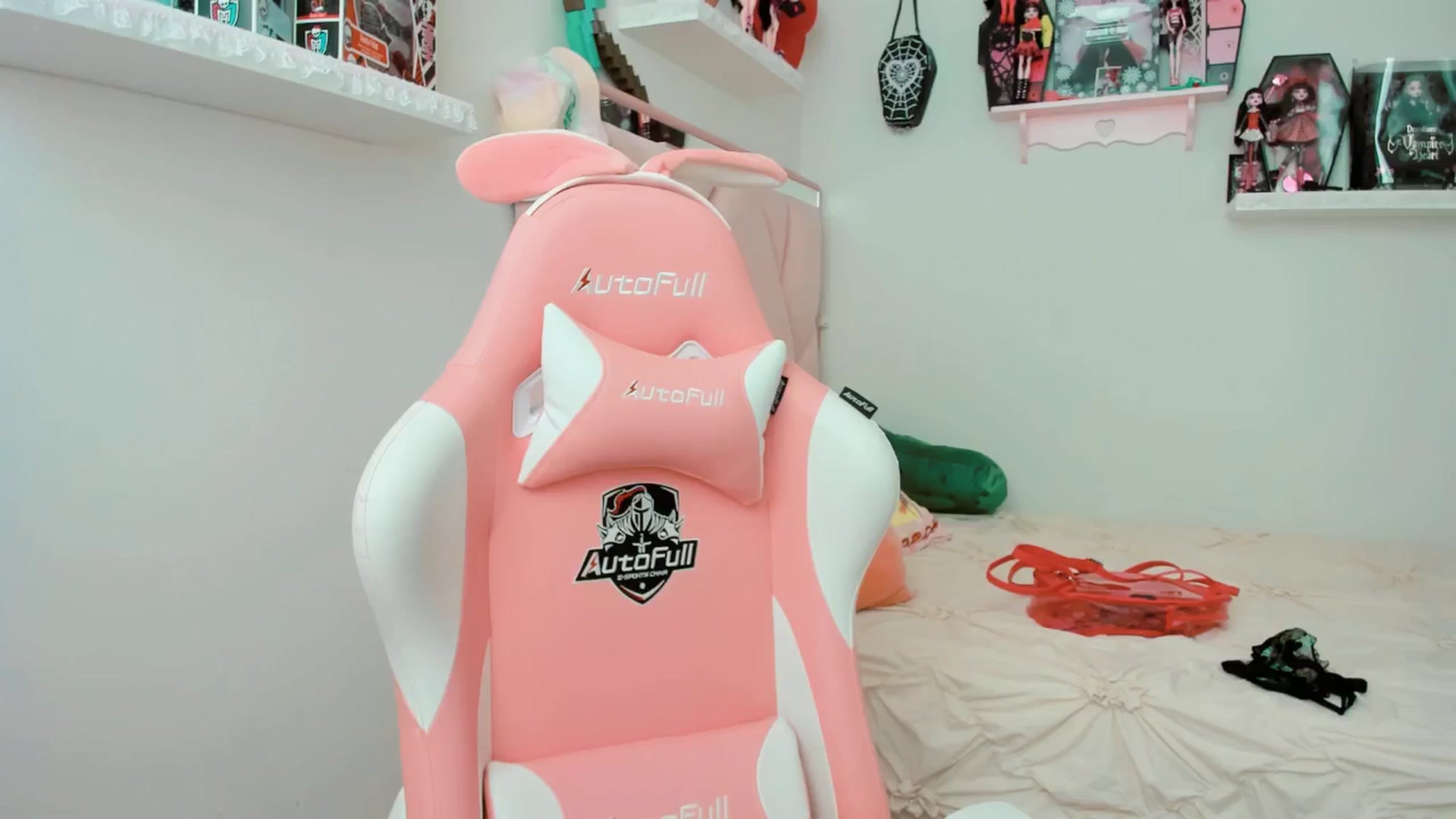 Gallery image thumbnail from Cherrycute666's myfreecams stream on, 02/11/2025, 17:50 image 16 of 20