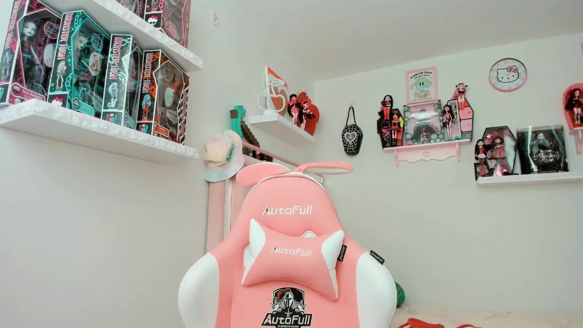 Gallery image thumbnail from Cherrycute666's myfreecams stream on, 02/11/2025, 17:50 image 20 of 20