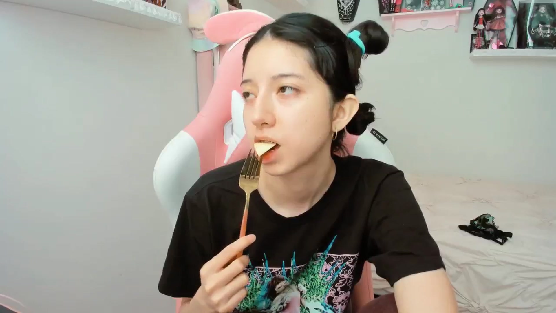 Gallery image thumbnail from Cherrycute666's myfreecams stream on, 02/11/2025, 19:11 image 10 of 20