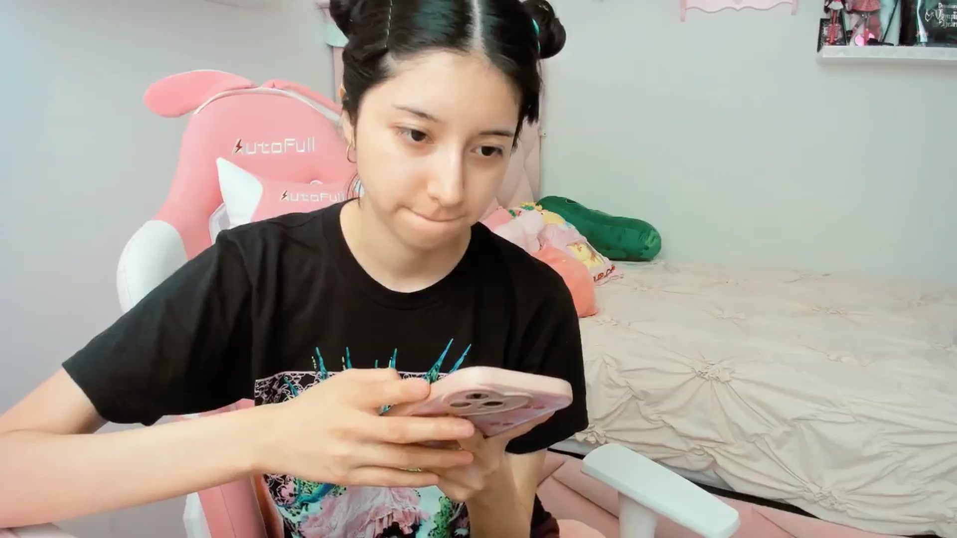 Gallery image thumbnail from Cherrycute666's myfreecams stream on, 02/11/2025, 19:11 image 18 of 20