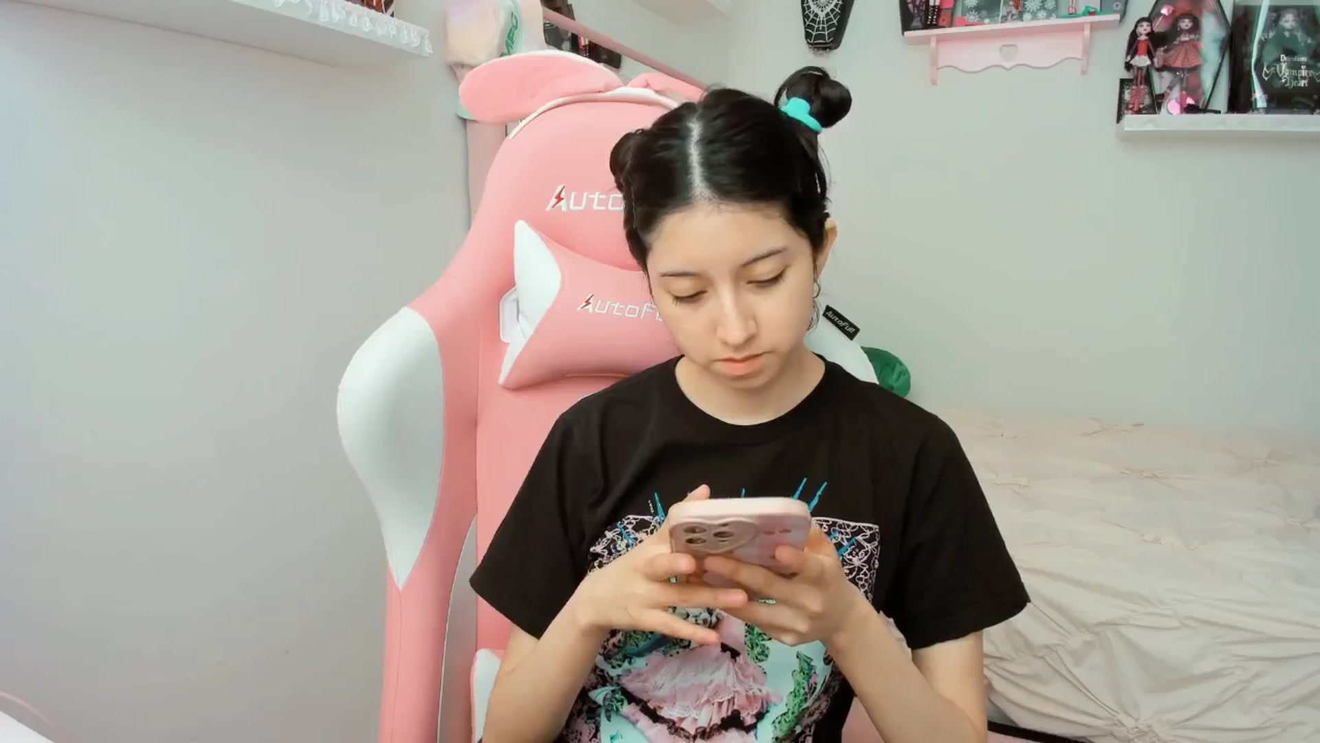 Gallery image thumbnail from Cherrycute666's myfreecams stream on, 02/11/2025, 19:11 image 15 of 20
