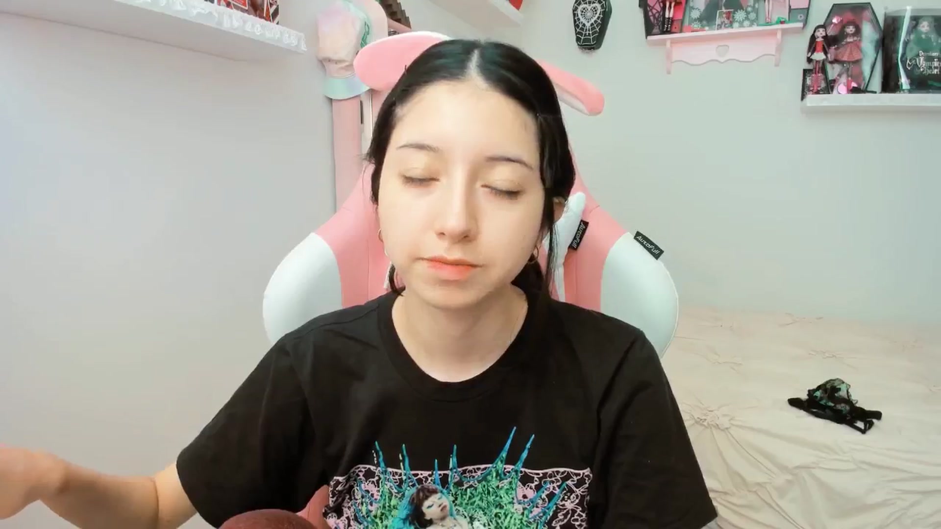 Gallery image thumbnail from Cherrycute666's myfreecams stream on, 02/11/2025, 19:11 image 2 of 20