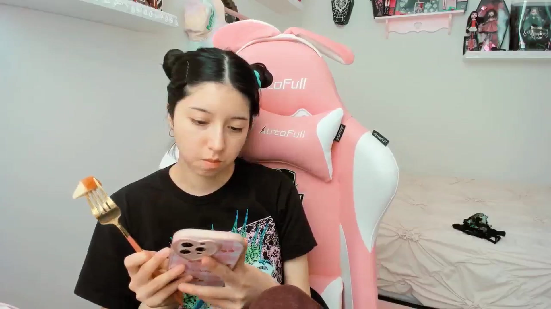 Gallery image thumbnail from Cherrycute666's myfreecams stream on, 02/11/2025, 19:11 image 7 of 20