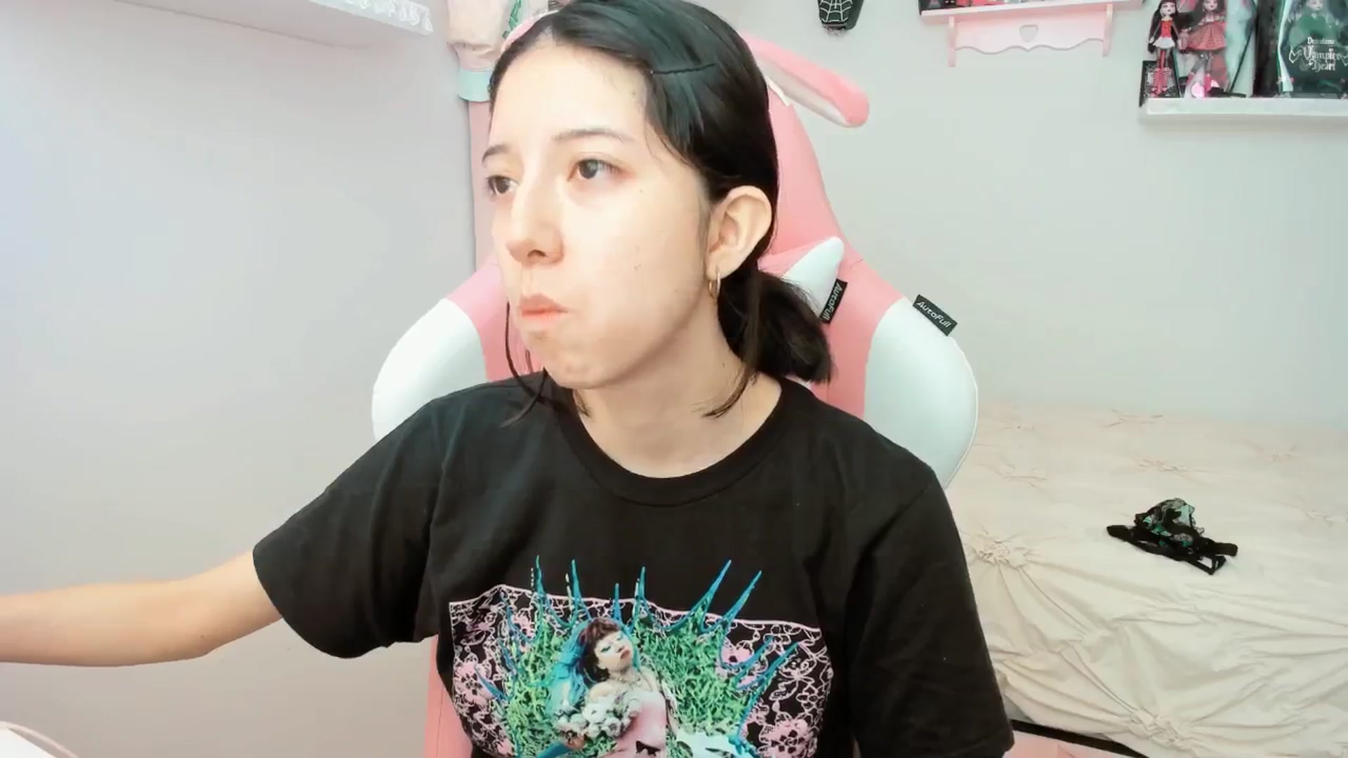 Gallery image thumbnail from Cherrycute666's myfreecams stream on, 02/11/2025, 19:11 image 4 of 20