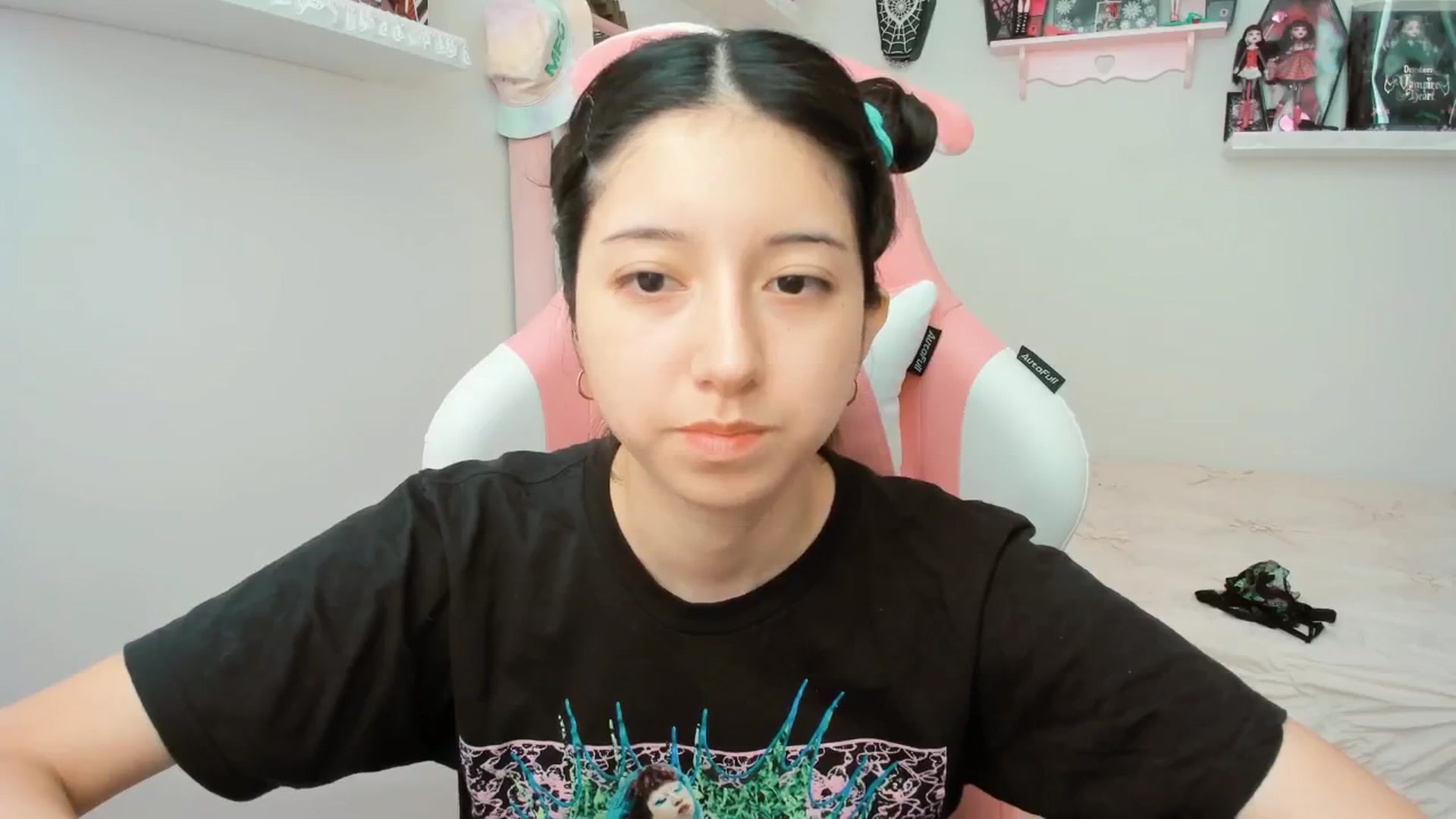 Gallery image thumbnail from Cherrycute666's myfreecams stream on, 02/11/2025, 19:11 image 8 of 20