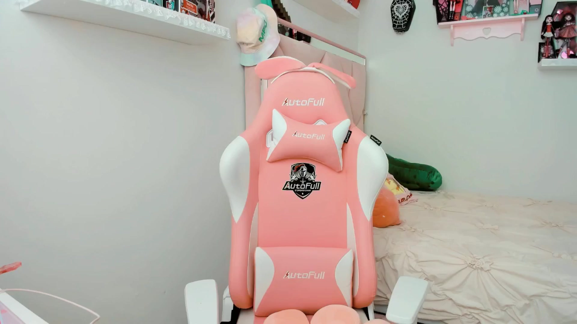 Gallery image thumbnail from Cherrycute666's myfreecams stream on, 02/11/2025, 20:02 image 17 of 20
