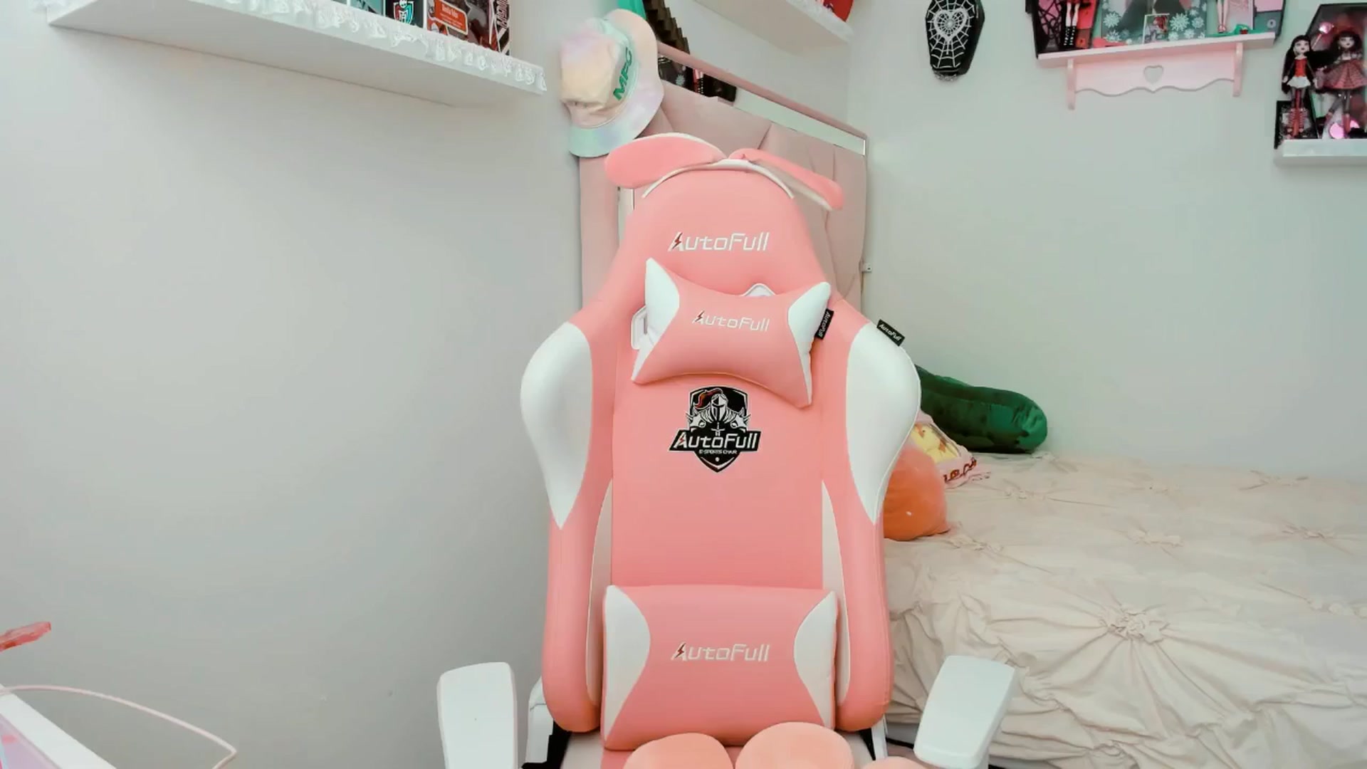 Gallery image thumbnail from Cherrycute666's myfreecams stream on, 02/11/2025, 20:02 image 19 of 20