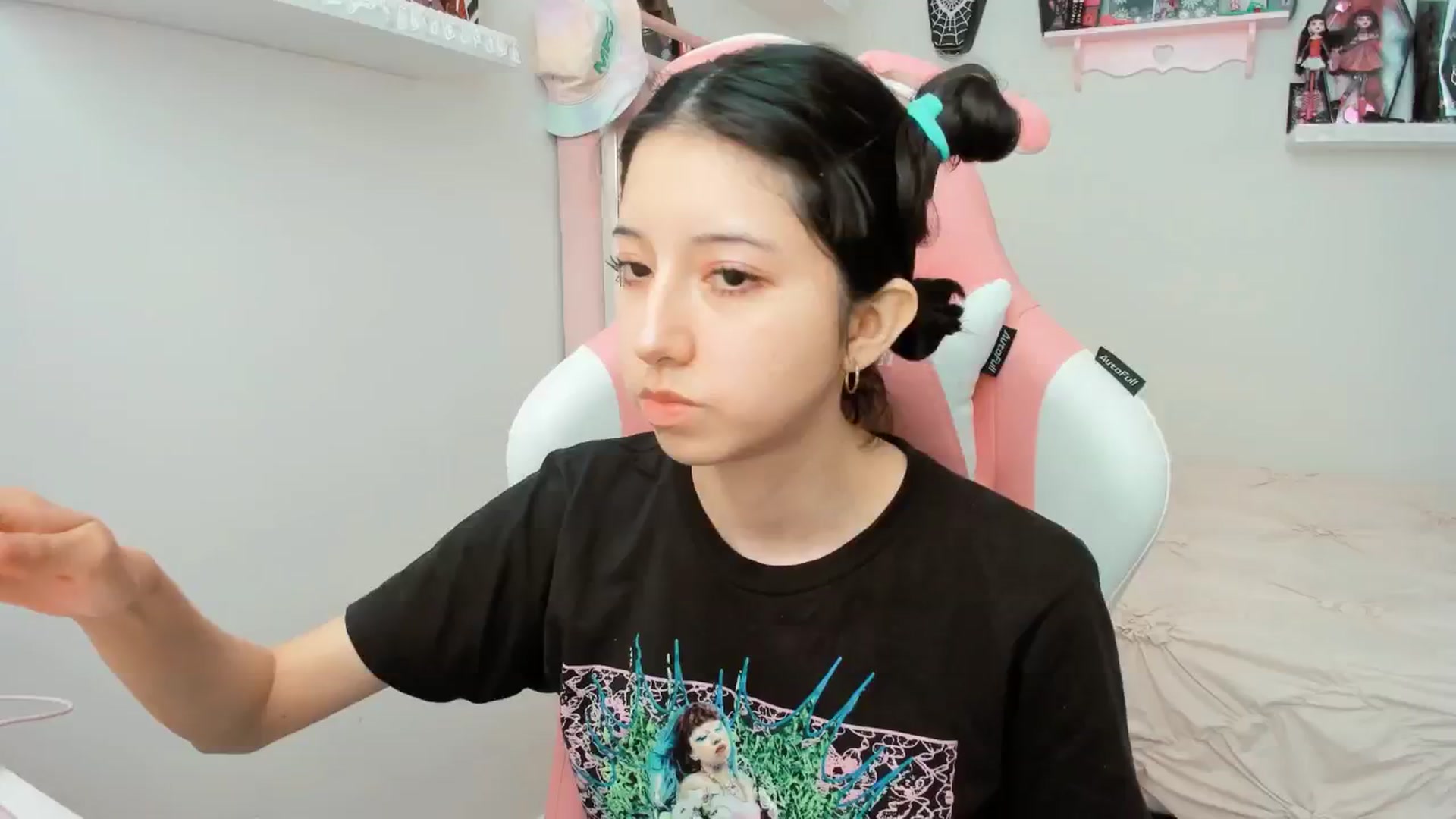 Gallery image thumbnail from Cherrycute666's myfreecams stream on, 02/11/2025, 20:38 image 3 of 20