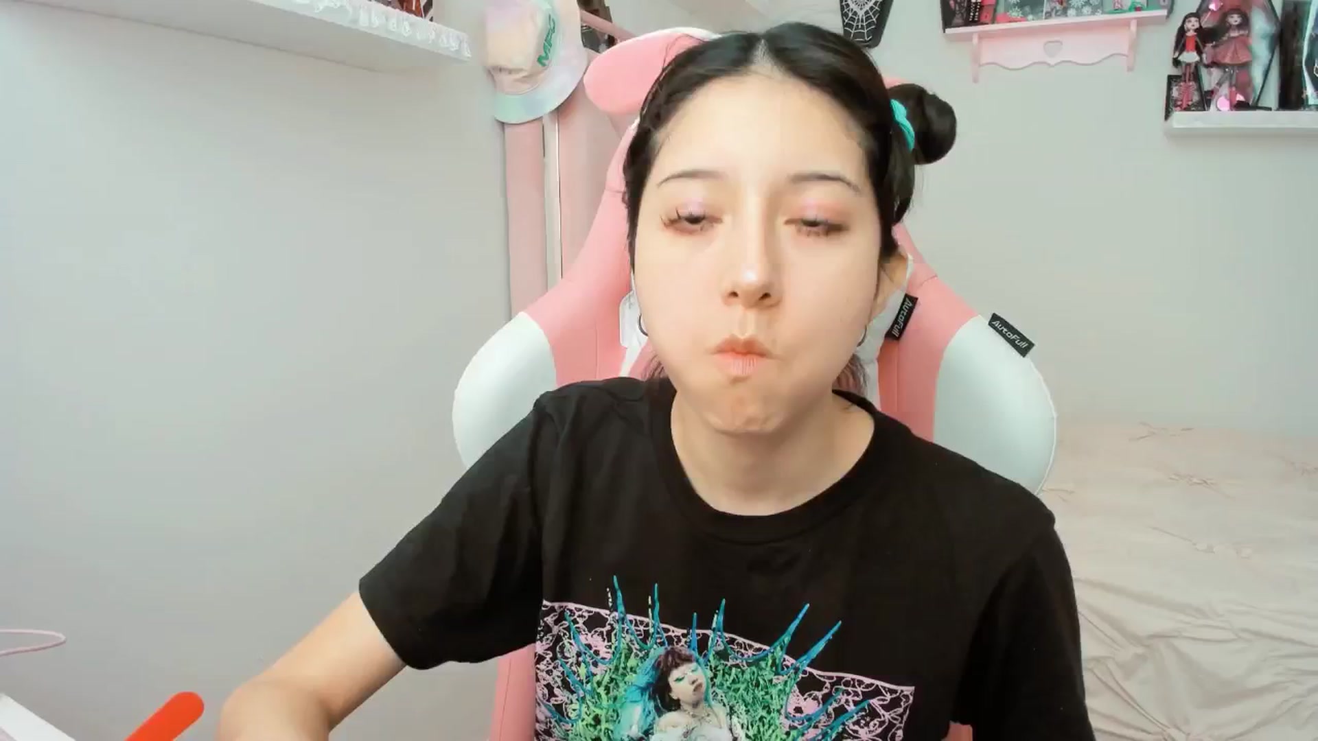Gallery image thumbnail from Cherrycute666's myfreecams stream on, 02/11/2025, 20:38 image 1 of 20