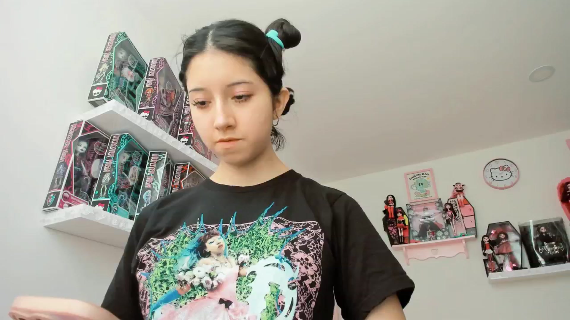 Gallery image thumbnail from Cherrycute666's myfreecams stream on, 02/11/2025, 20:38 image 6 of 20
