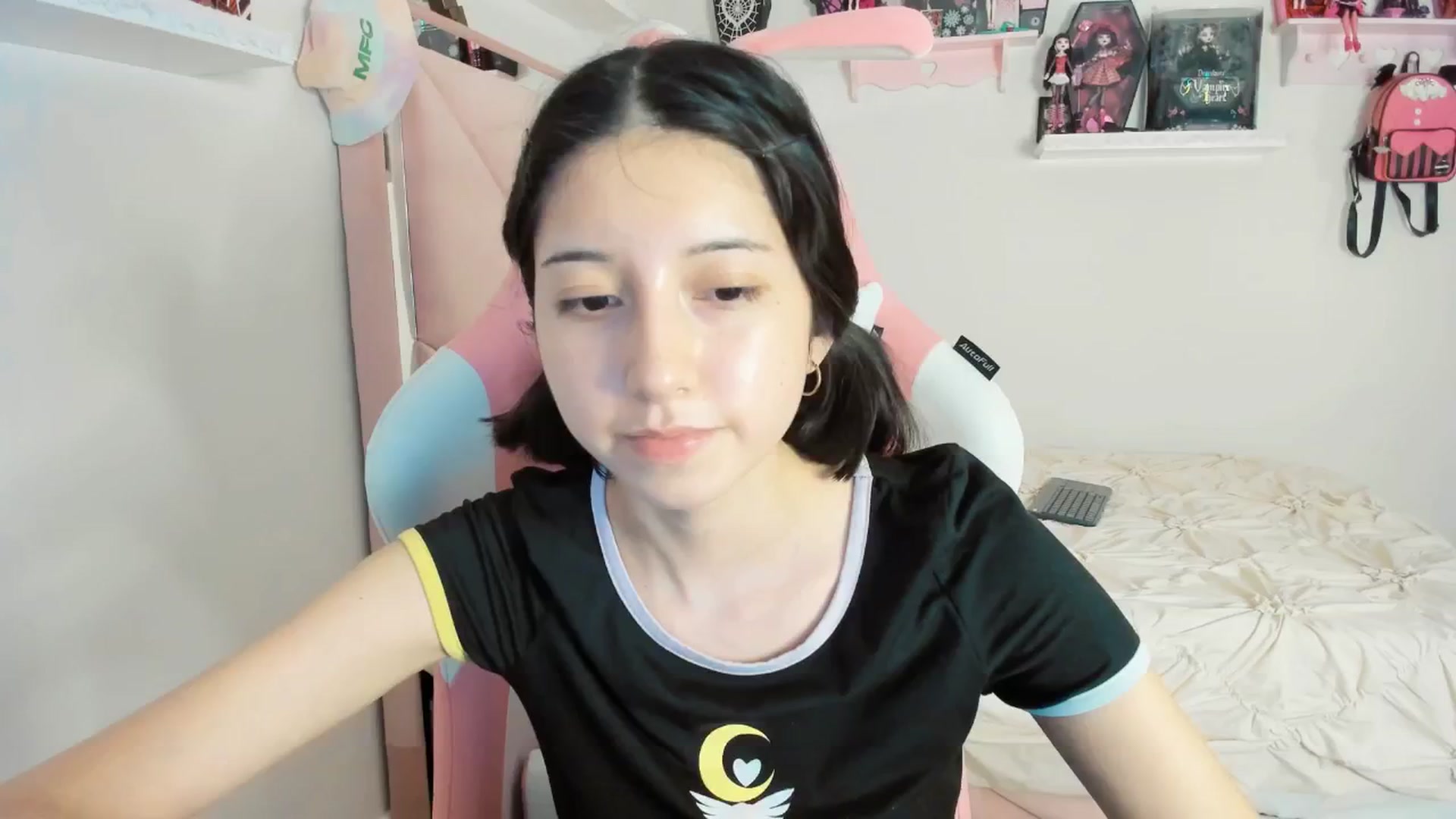 Gallery image thumbnail from Cherrycute666's myfreecams stream on, 02/13/2025, 07:33 image 17 of 20