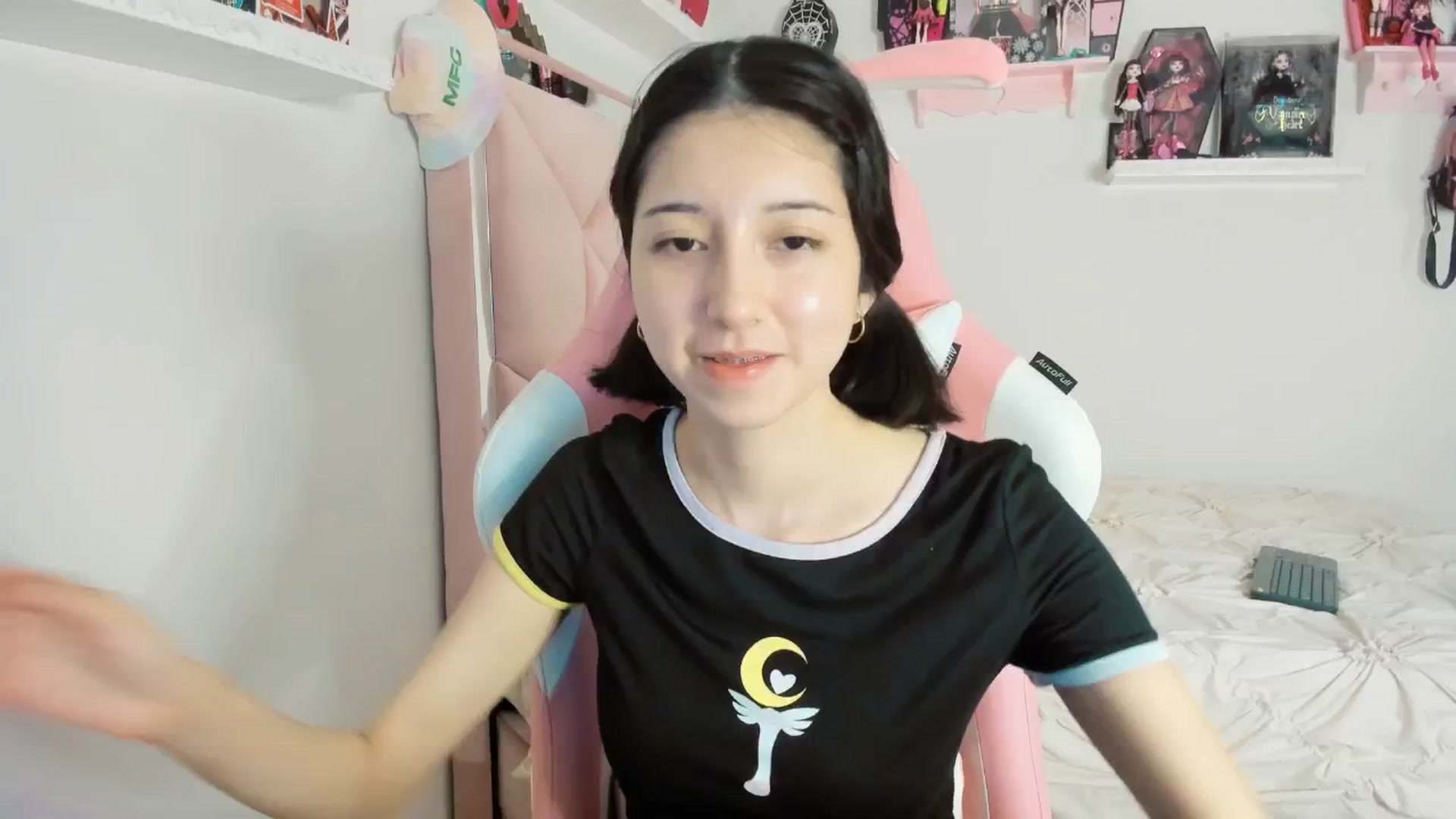 Gallery image thumbnail from Cherrycute666's myfreecams stream on, 02/13/2025, 07:33 image 4 of 20