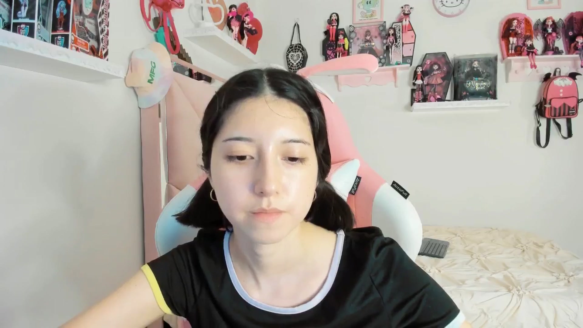 Gallery image thumbnail from Cherrycute666's myfreecams stream on, 02/13/2025, 07:33 image 15 of 20