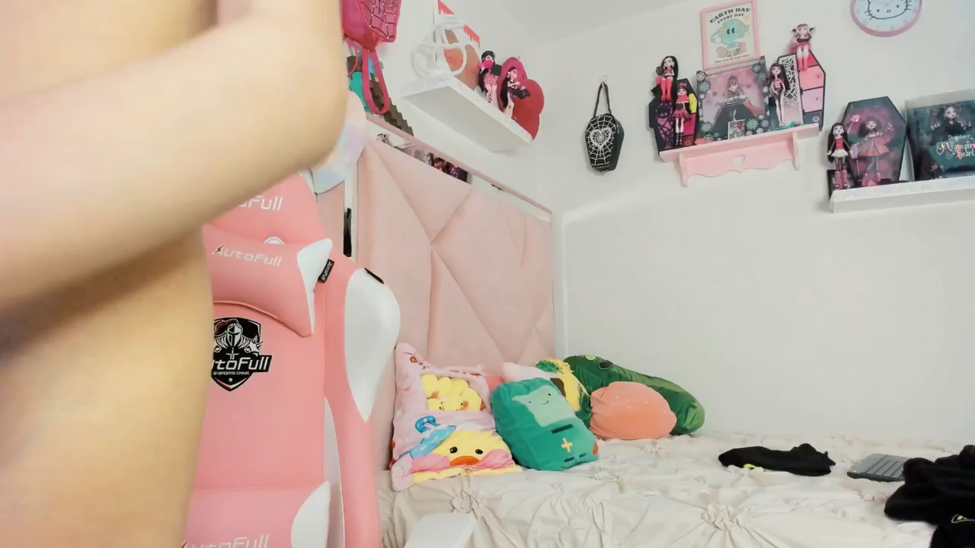Gallery image thumbnail from Cherrycute666's myfreecams stream on, 02/13/2025, 07:40 image 6 of 20