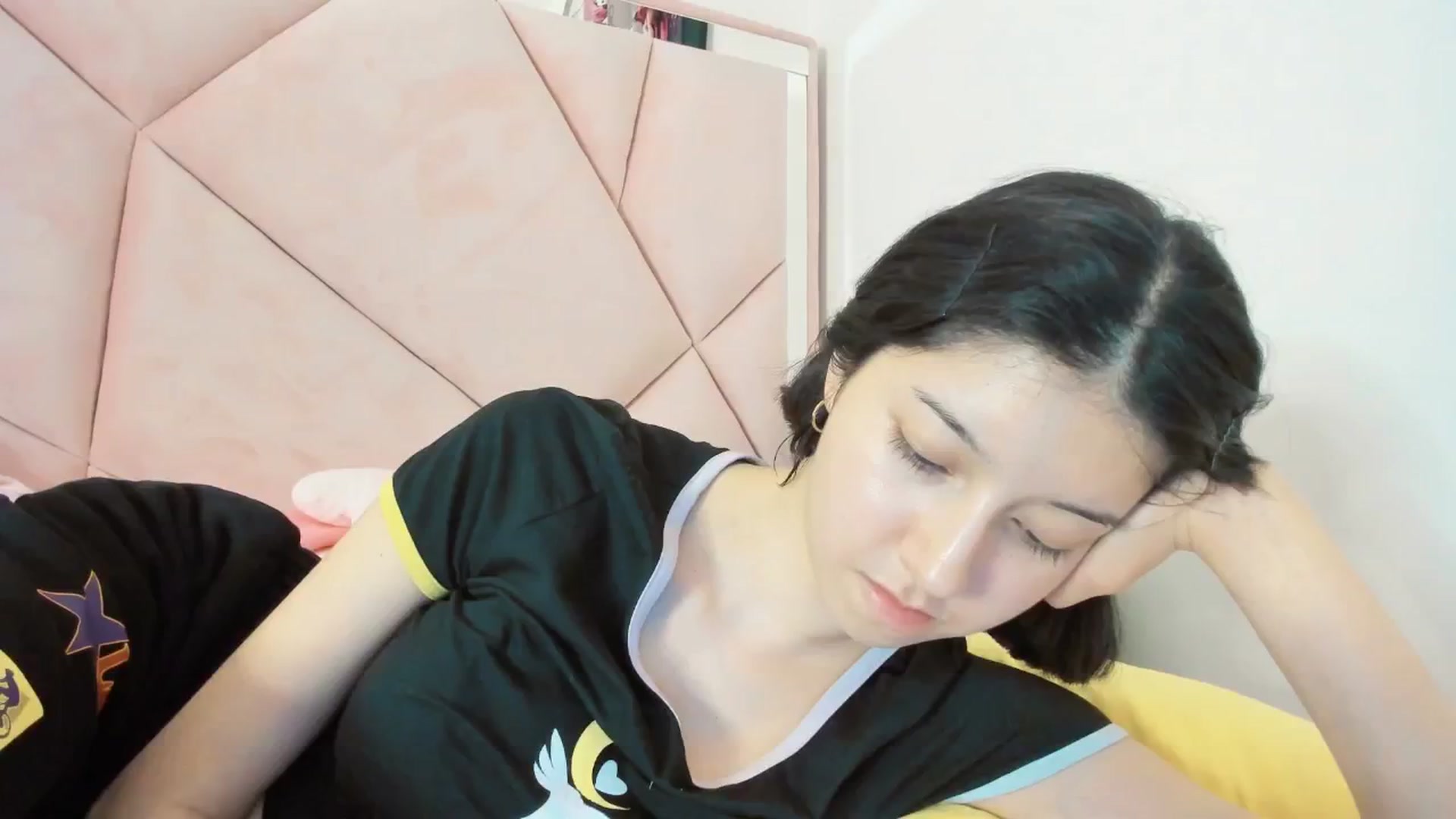 Gallery image thumbnail from Cherrycute666's myfreecams stream on, 02/13/2025, 10:23 image 18 of 20