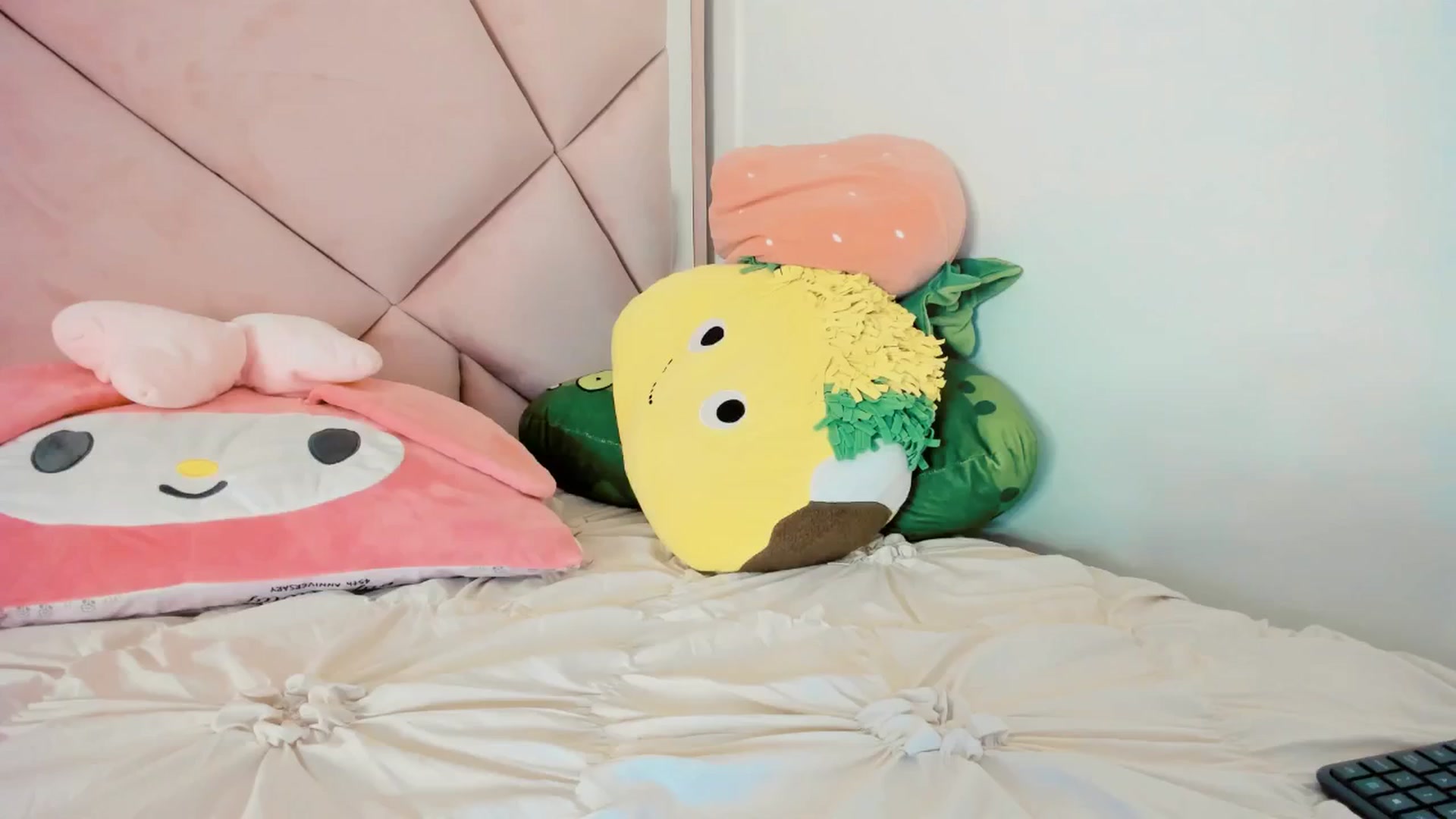 Gallery image thumbnail from Cherrycute666's myfreecams stream on, 02/13/2025, 10:23 image 7 of 20