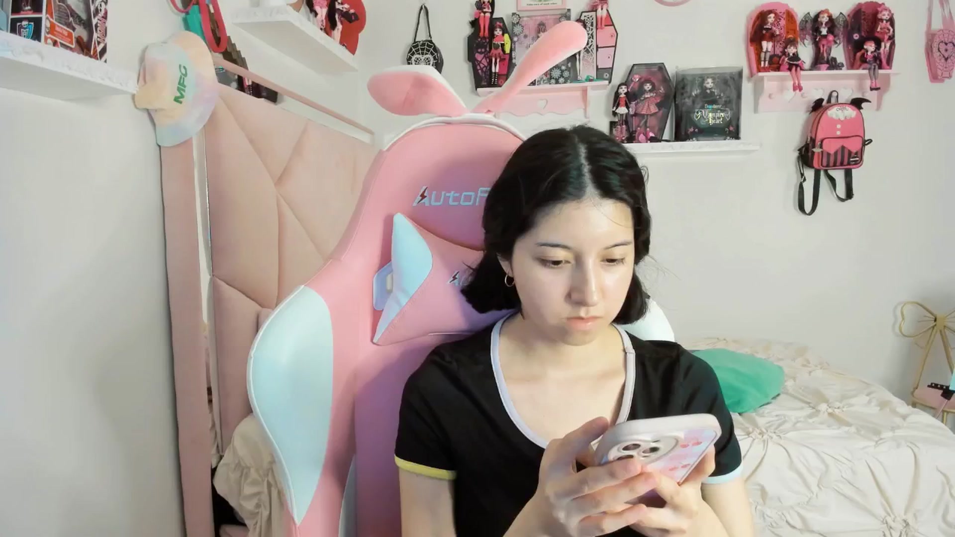 Gallery image thumbnail from Cherrycute666's myfreecams stream on, 02/13/2025, 10:23 image 20 of 20