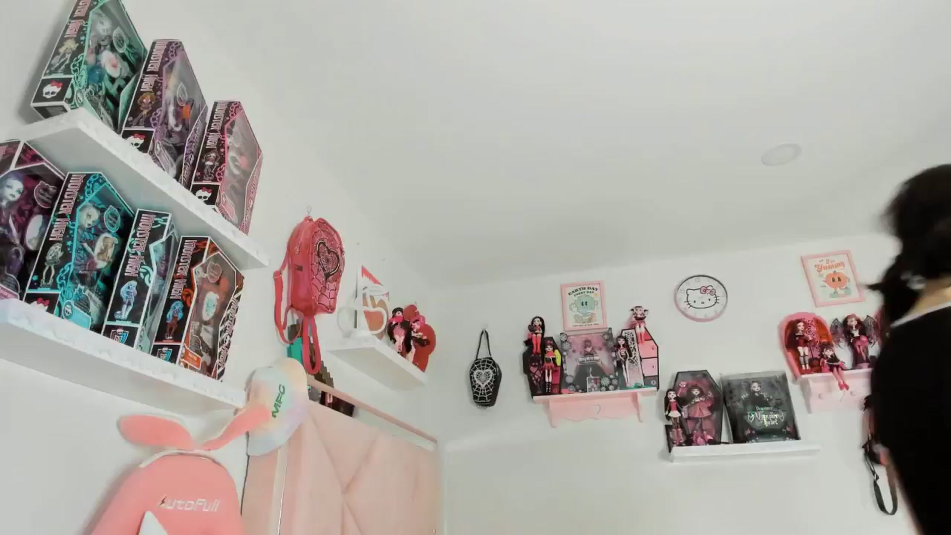 Gallery image thumbnail from Cherrycute666's myfreecams stream on, 02/13/2025, 10:23 image 19 of 20