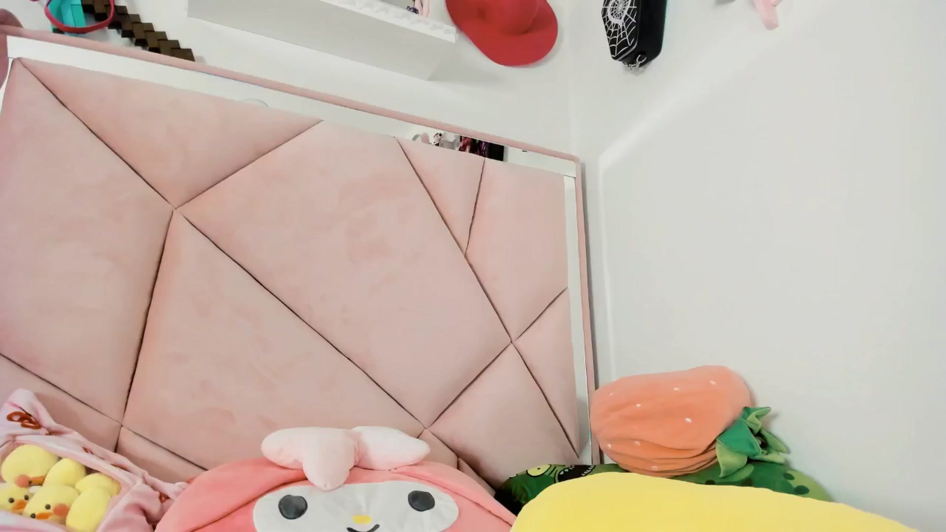 Gallery image thumbnail from Cherrycute666's myfreecams stream on, 02/13/2025, 10:23 image 11 of 20