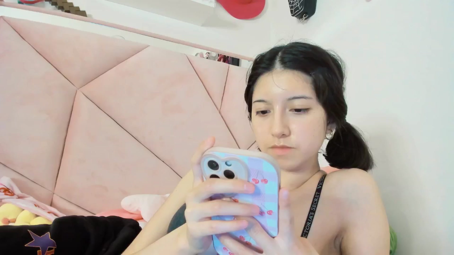 Gallery image thumbnail from Cherrycute666's myfreecams stream on, 02/13/2025, 10:23 image 12 of 20