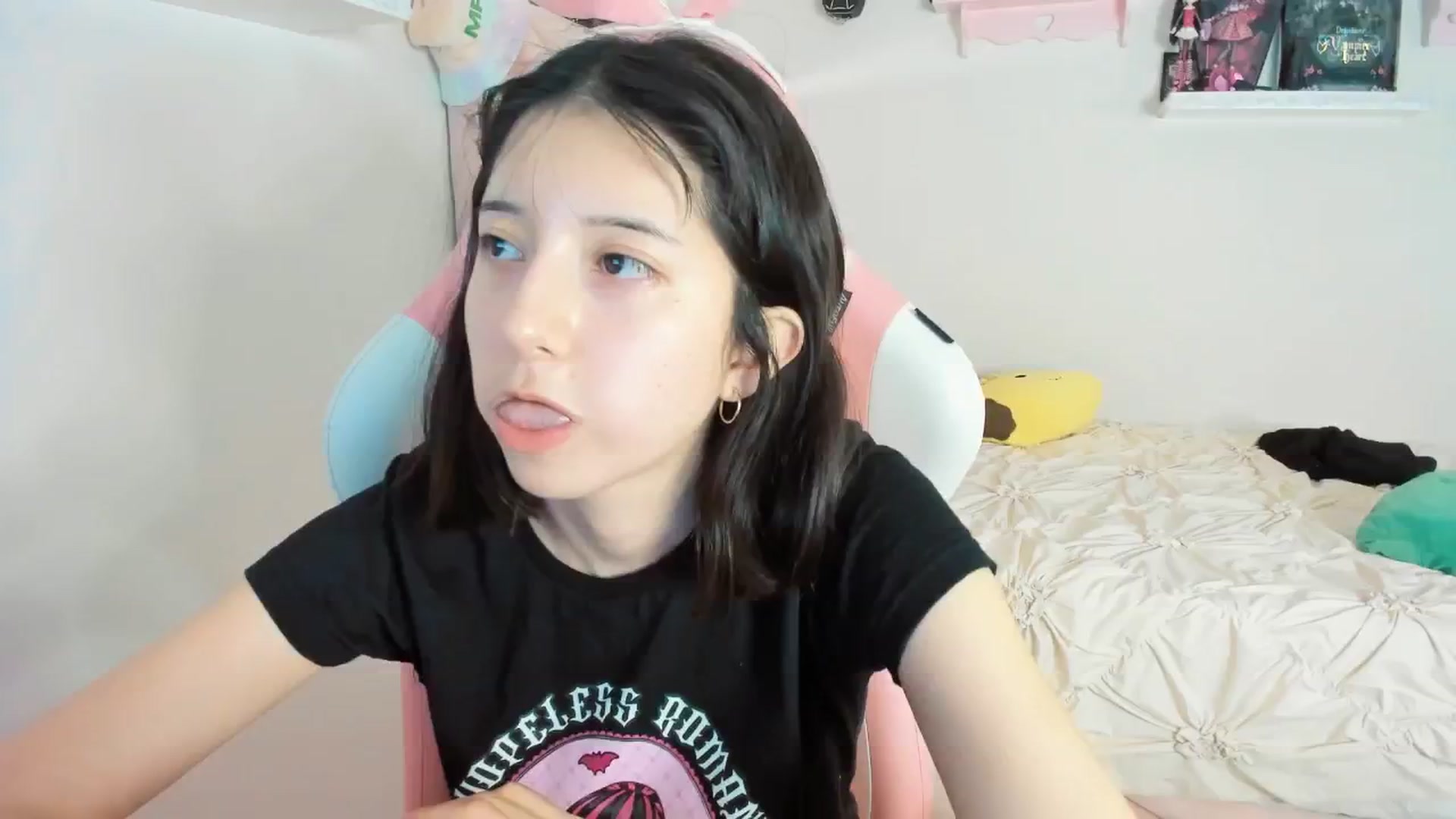 Gallery image thumbnail from Cherrycute666's myfreecams stream on, 02/14/2025, 05:43 image 12 of 20