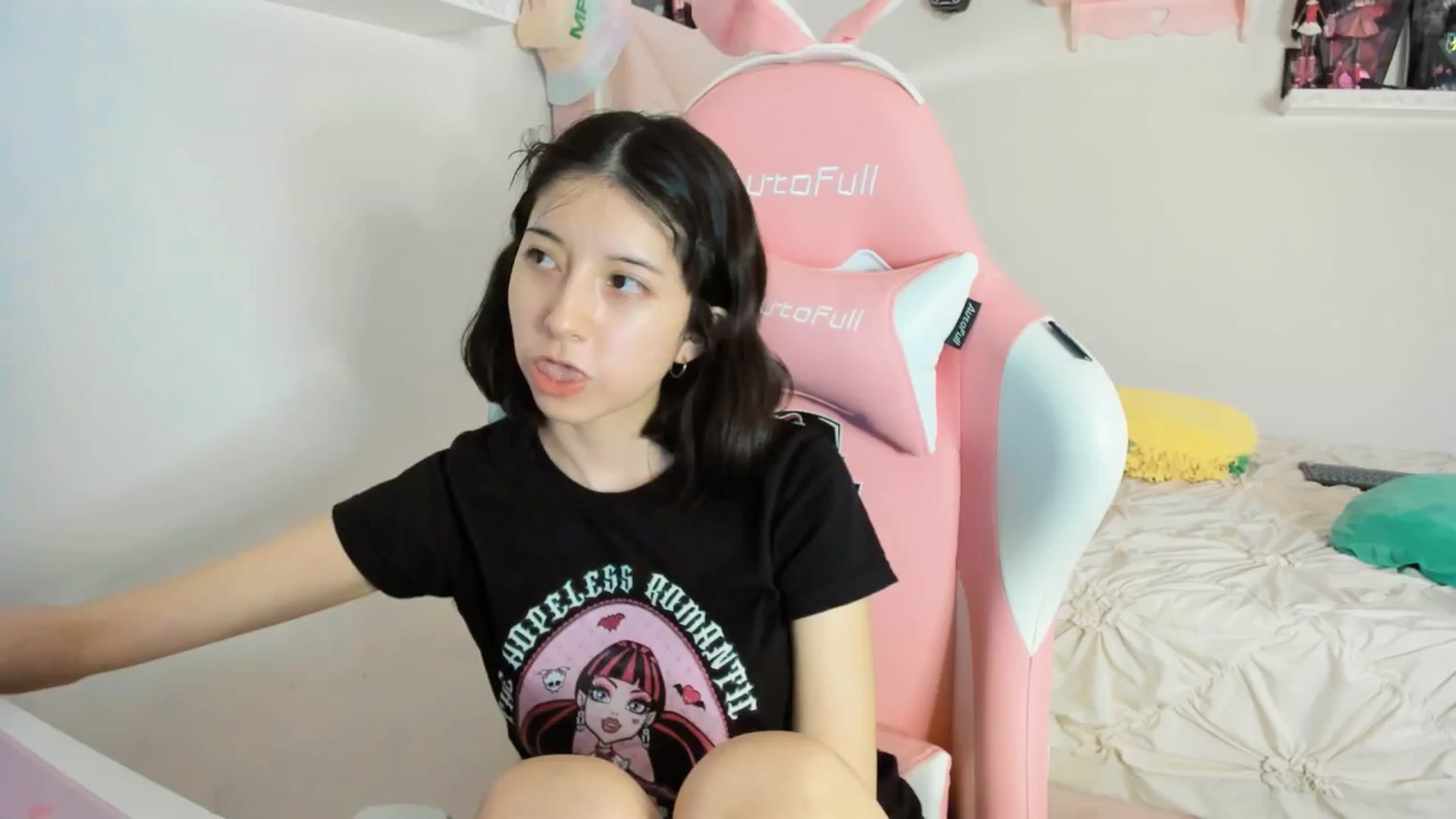 Gallery image thumbnail from Cherrycute666's myfreecams stream on, 02/14/2025, 05:43 image 4 of 20