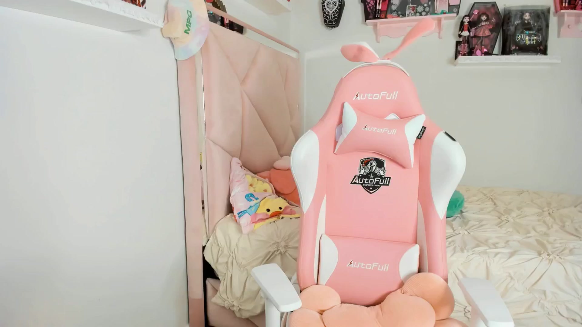 Gallery image thumbnail from Cherrycute666's myfreecams stream on, 02/14/2025, 05:43 image 20 of 20