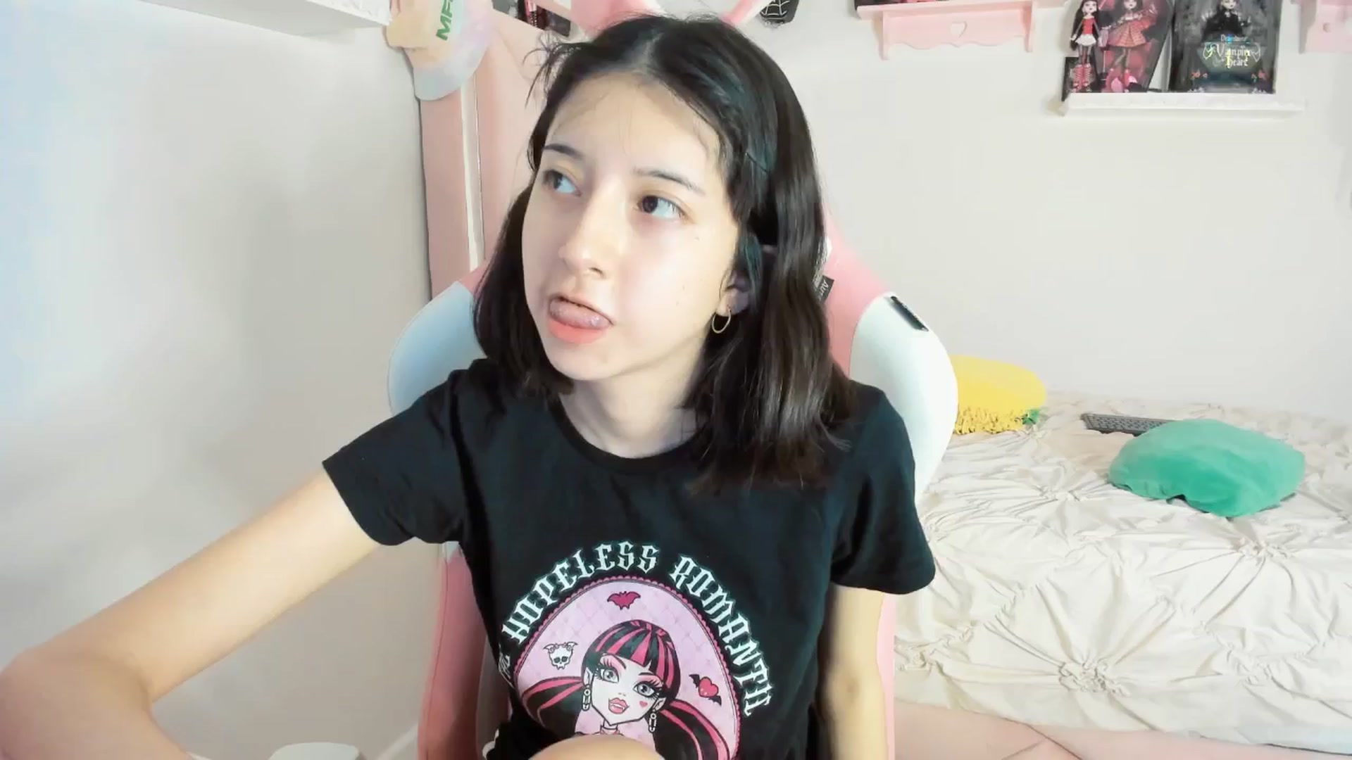 Gallery image thumbnail from Cherrycute666's myfreecams stream on, 02/14/2025, 05:43 image 3 of 20