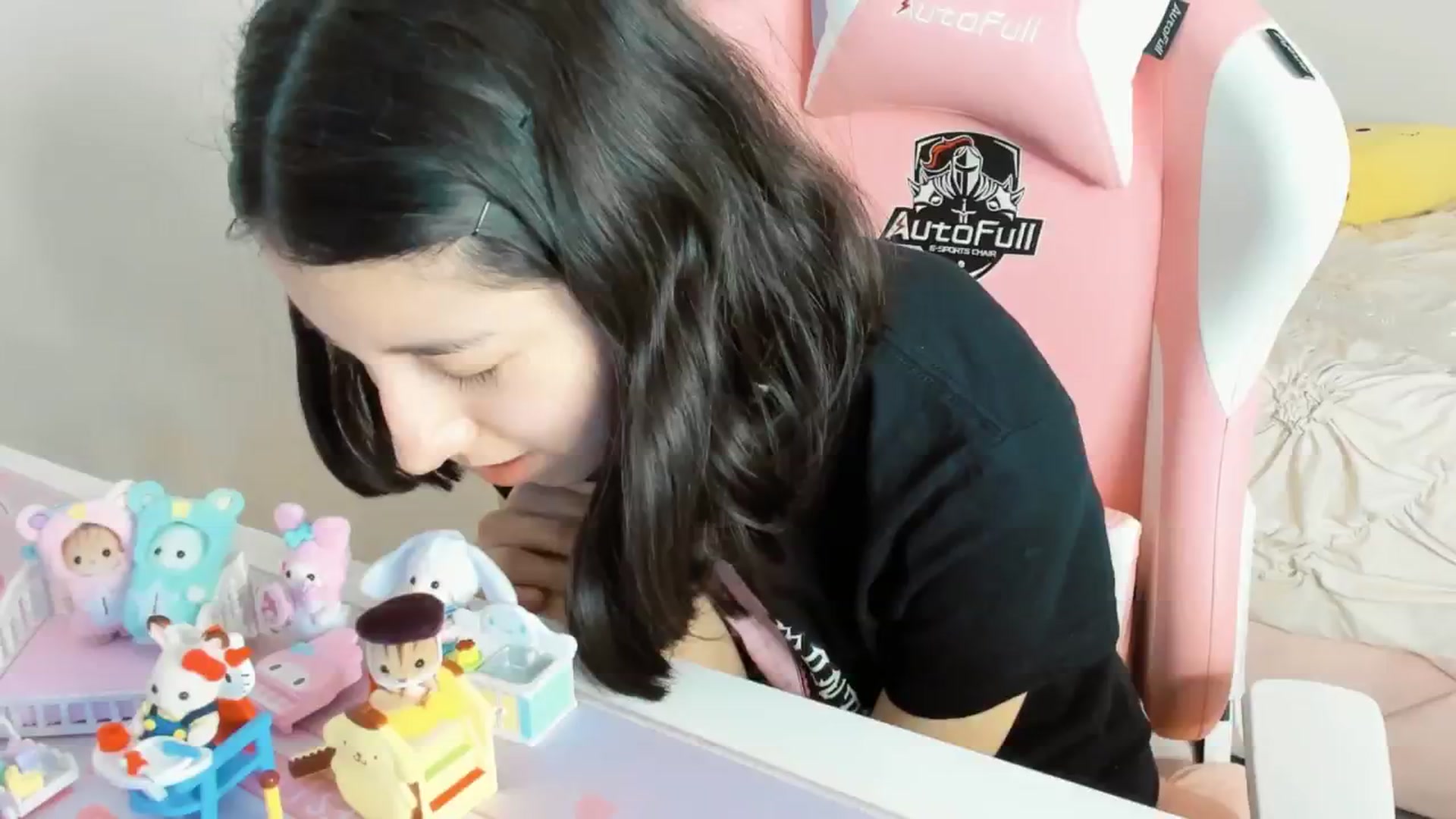 Gallery image thumbnail from Cherrycute666's myfreecams stream on, 02/14/2025, 05:43 image 15 of 20