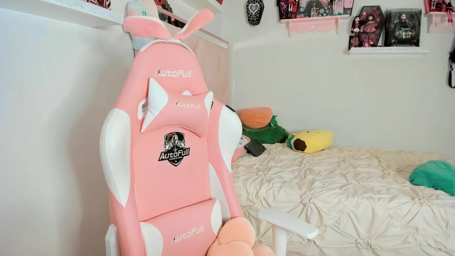 Gallery image thumbnail from Cherrycute666's myfreecams stream on, 02/14/2025, 05:43 image 19 of 20
